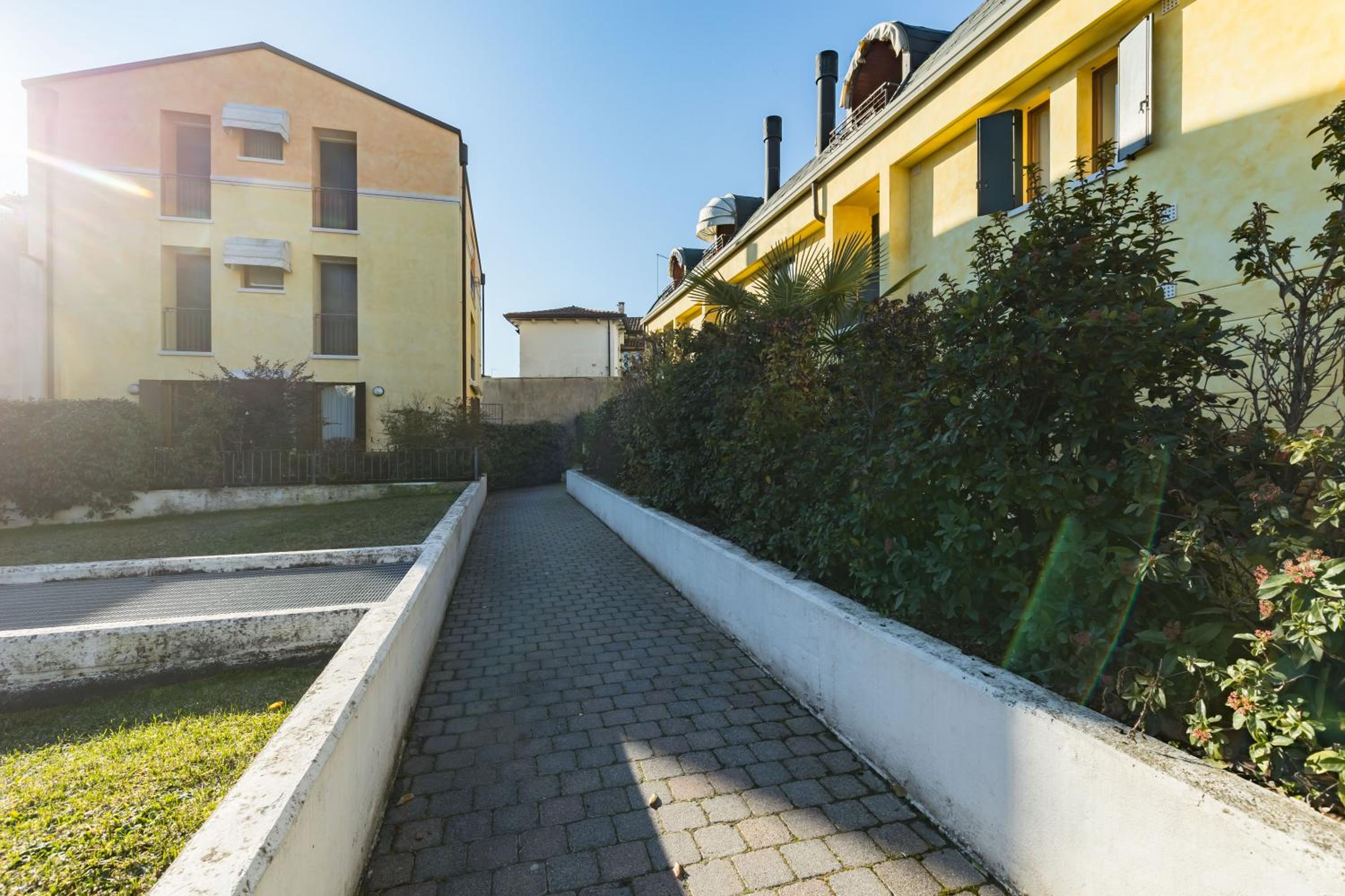 5 minutes from Treviso Station with parking