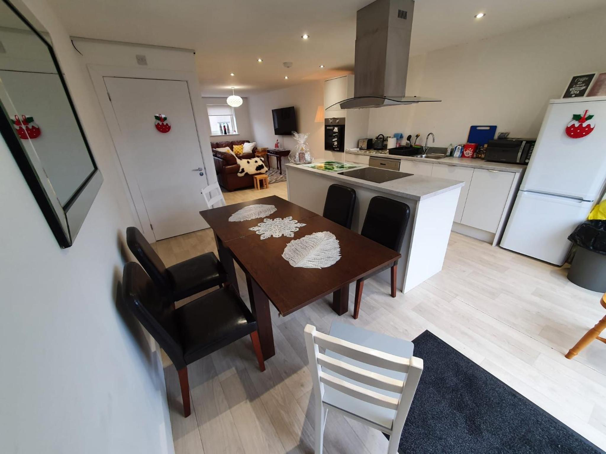 Riverdale House(4 Bedrooms) Serviced Accommodation view 5