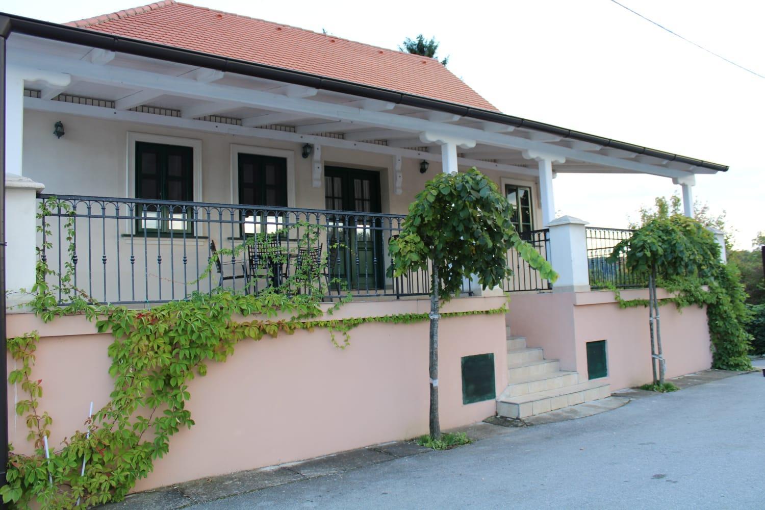Taverna 1860 Rooms & Apartments view 3