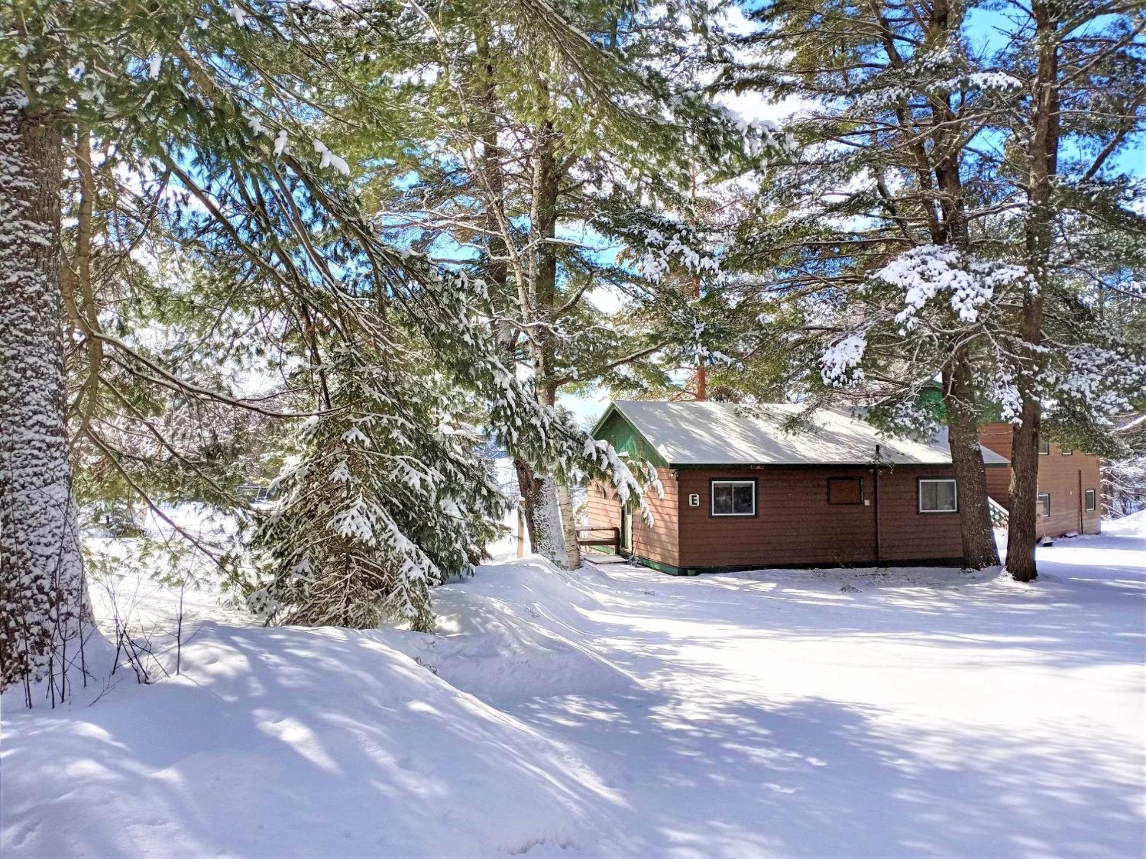 Logging Chain Lodge Cottage Resort