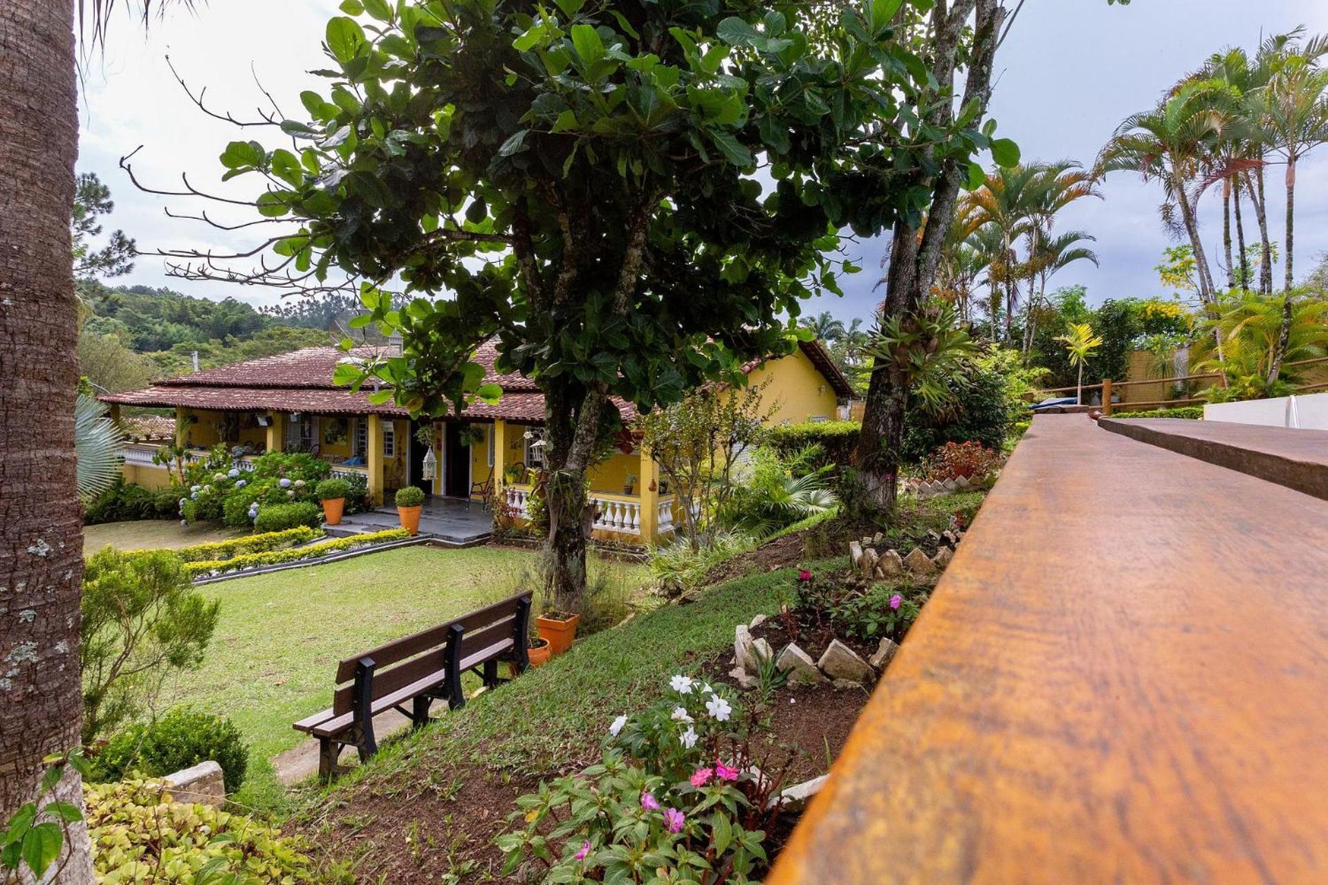 Farm estate for 21 with pool and football field in Guararema