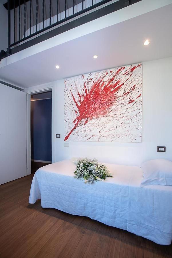 LT - Room's Bed & Living