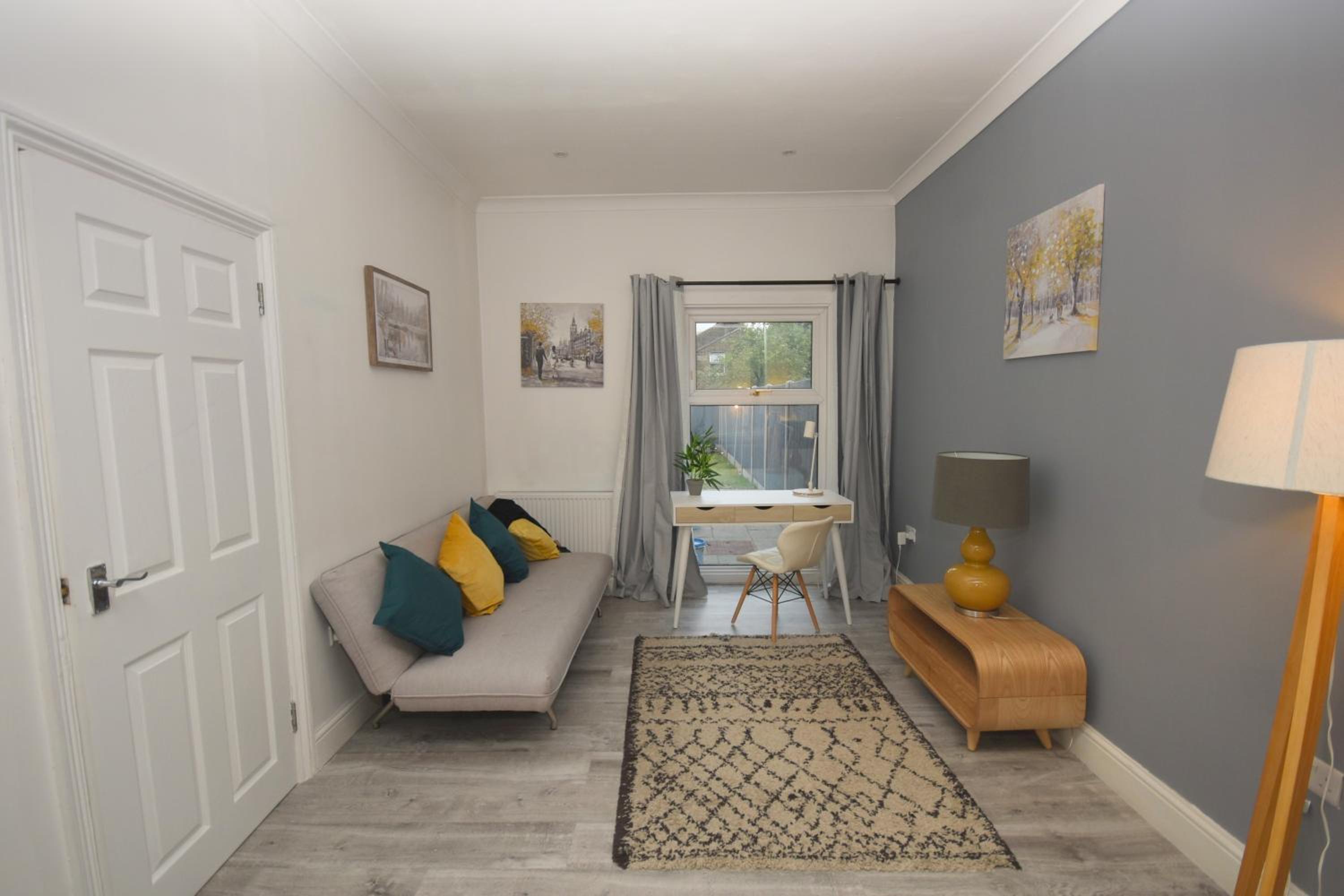 JB stays Greenwich, 3 bed house,ideal for contractors and family