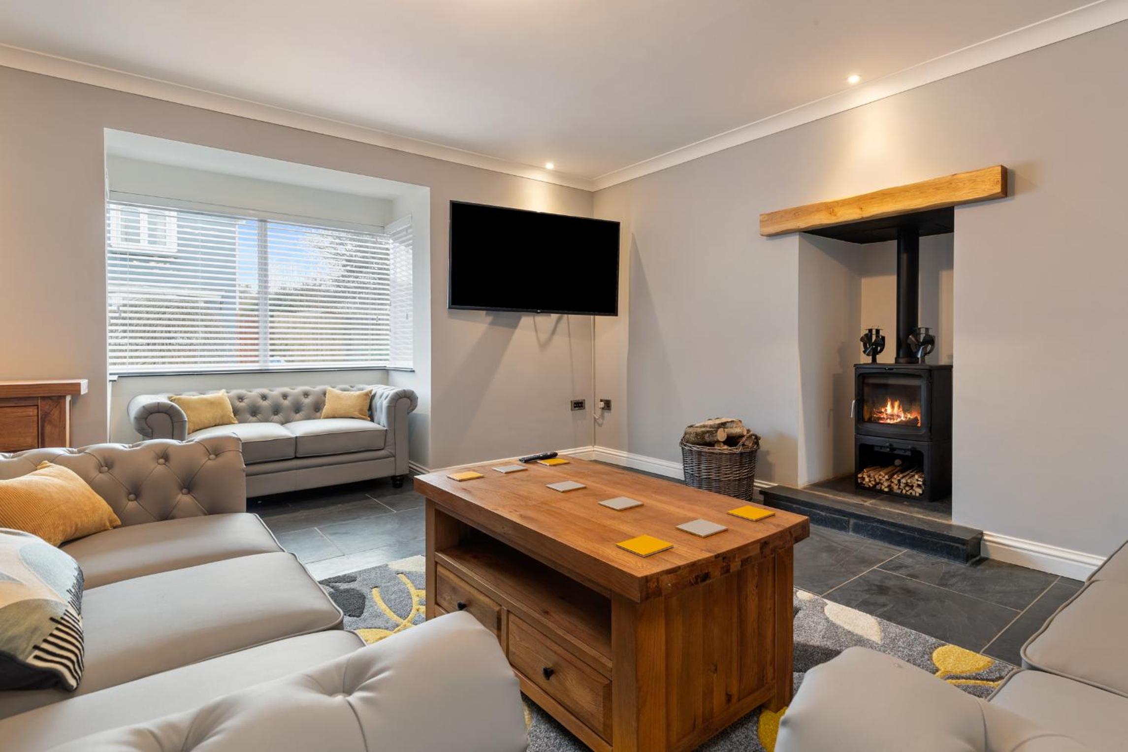 Maynor - Large Luxury House, Log Burner, Central Location view 2