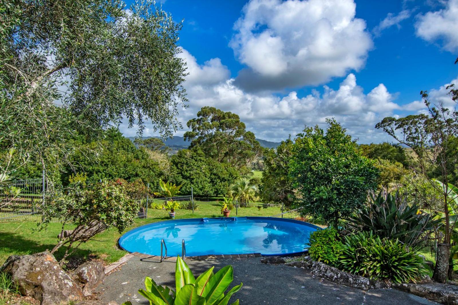 Francis Orchard Country Stay - Waipu Holiday Home view 4
