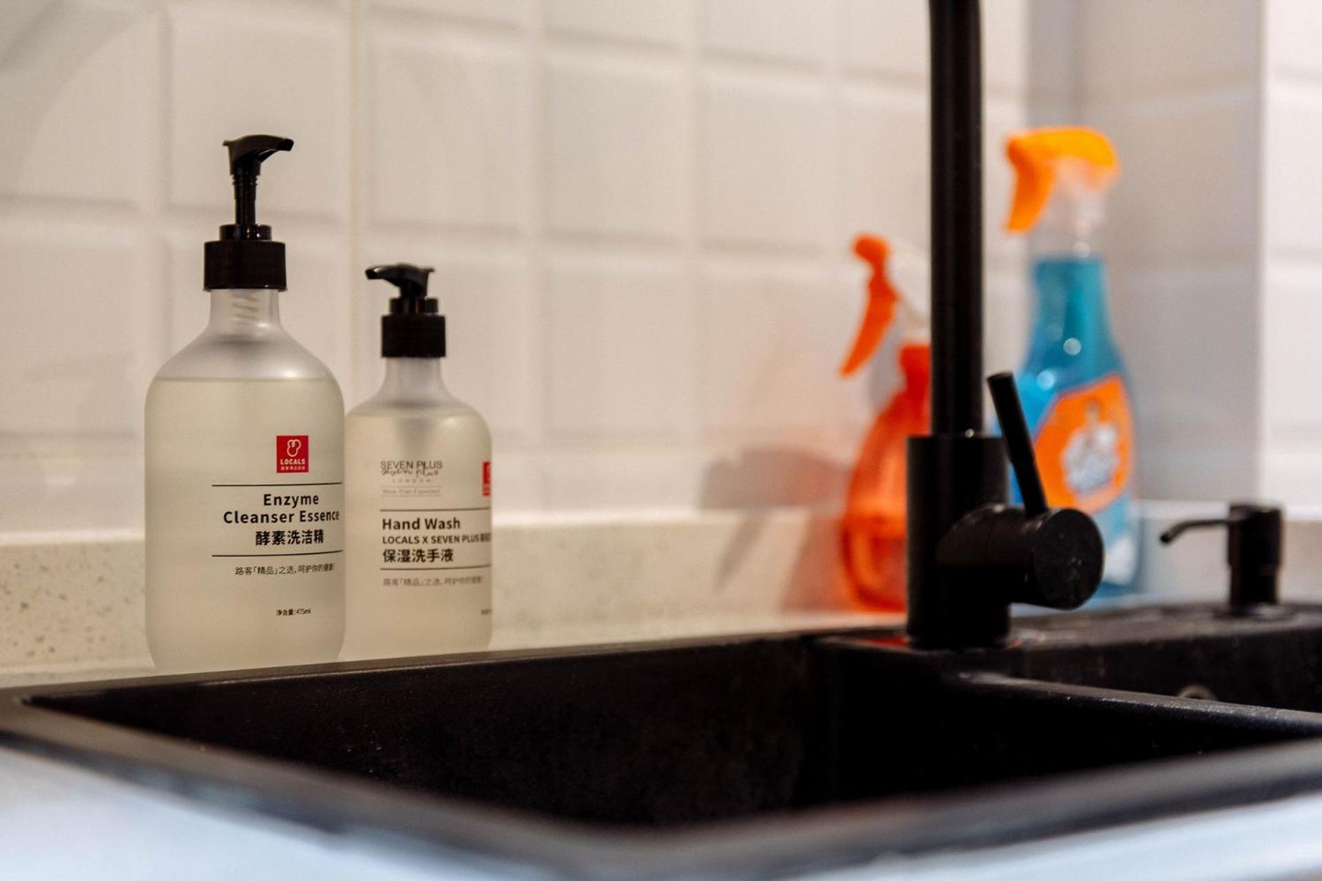 LOCALS·GuangZhou Liwan·Changshoulu subway station·Shangxia Jiu shopping street·Locals Apartment·00169540