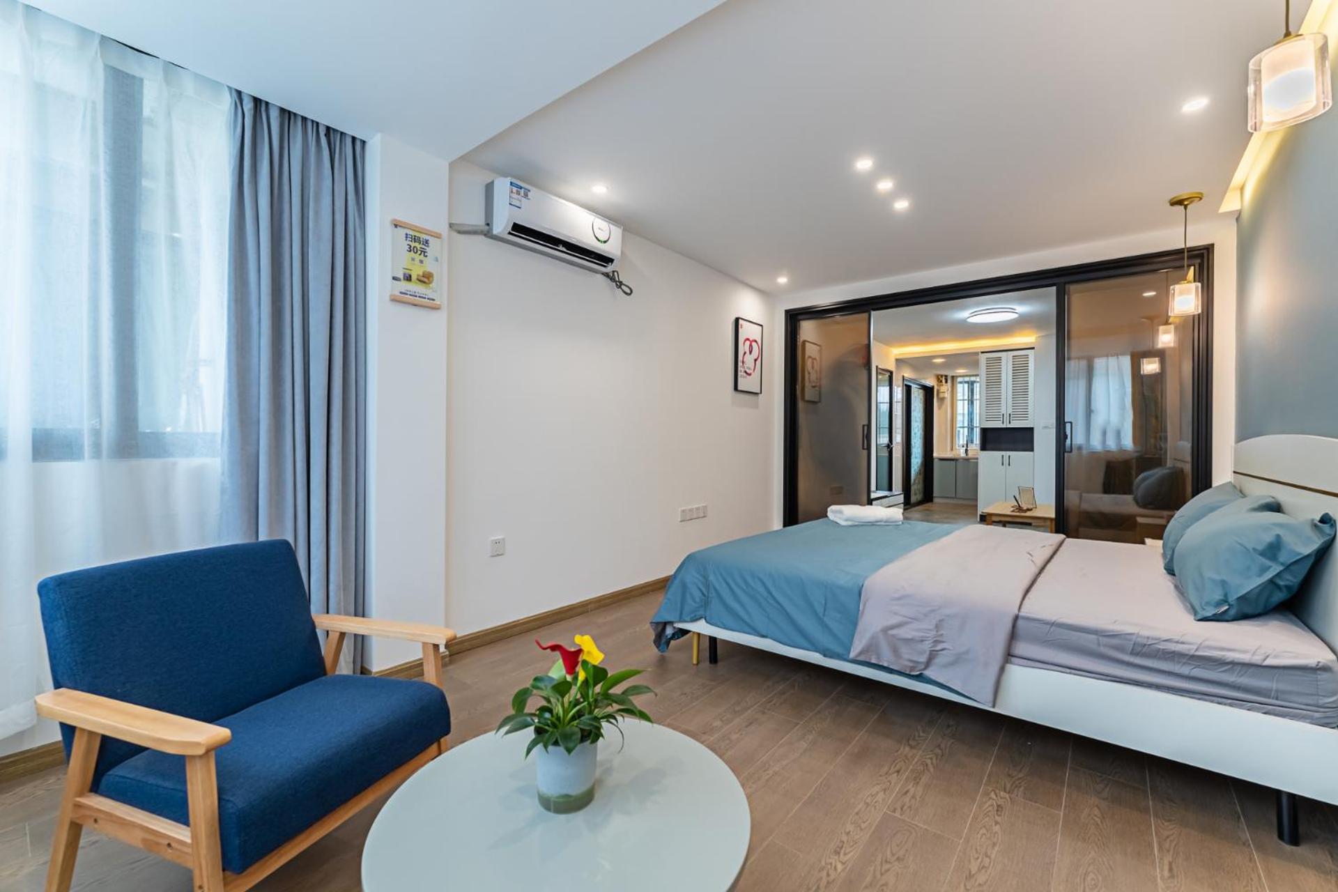 Locals Apartment Place 99 view 3