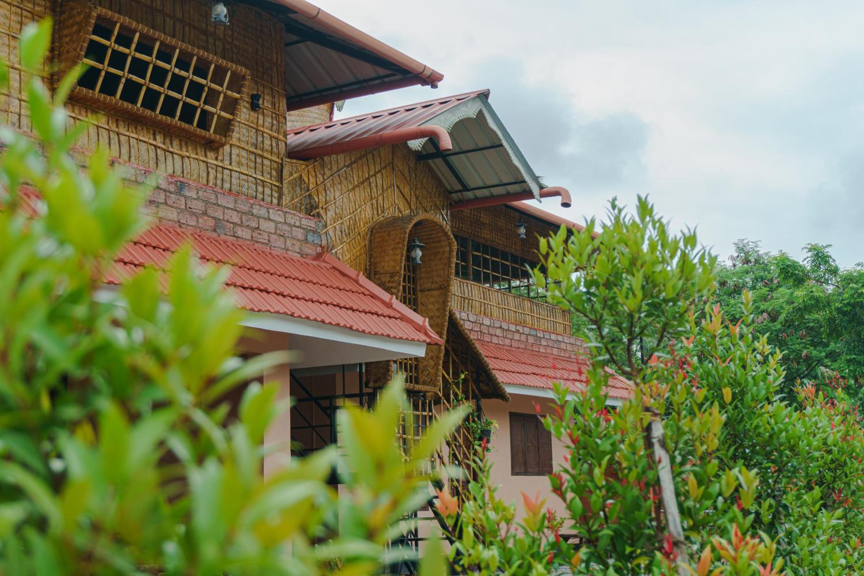 CANALVIEW PRIVATE COTTAGE Azhikkal Ayiram Thengu view 3