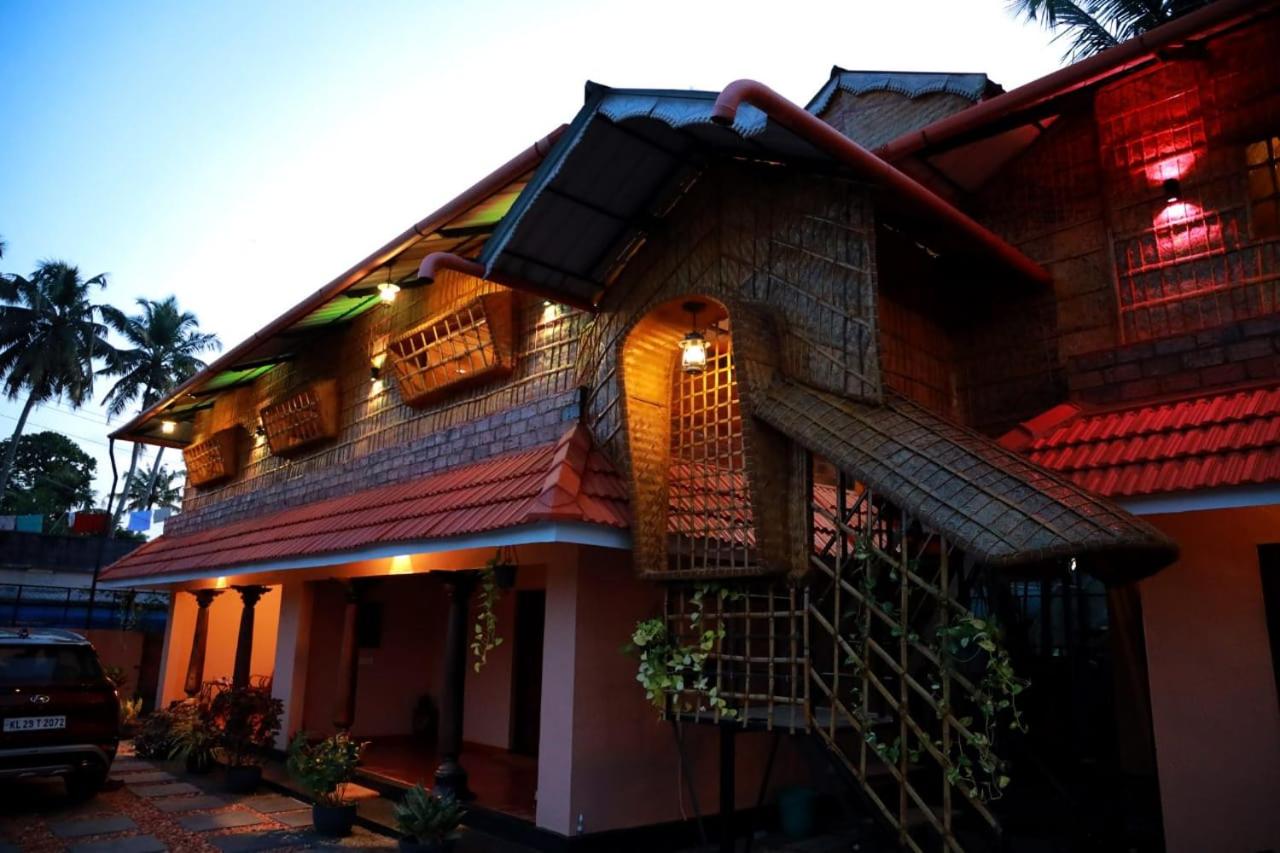CANALVIEW PRIVATE COTTAGE Azhikkal Ayiram Thengu view 2