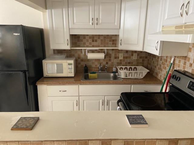 Private Rooms close to Miami Airport - Free parking - 01