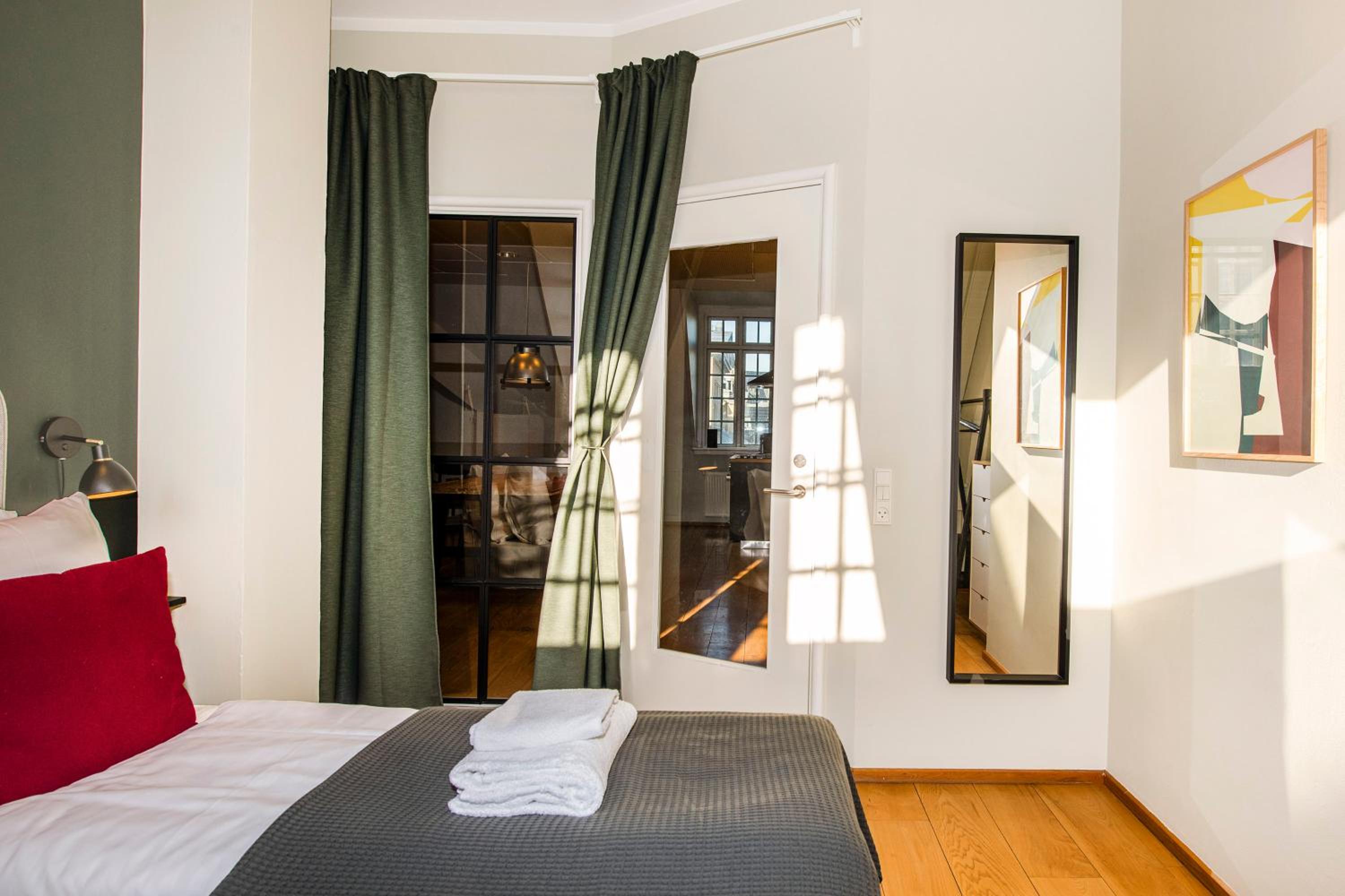 Kings Garden - 5 bedrooms - 2 baths by Daniel&Jacob's