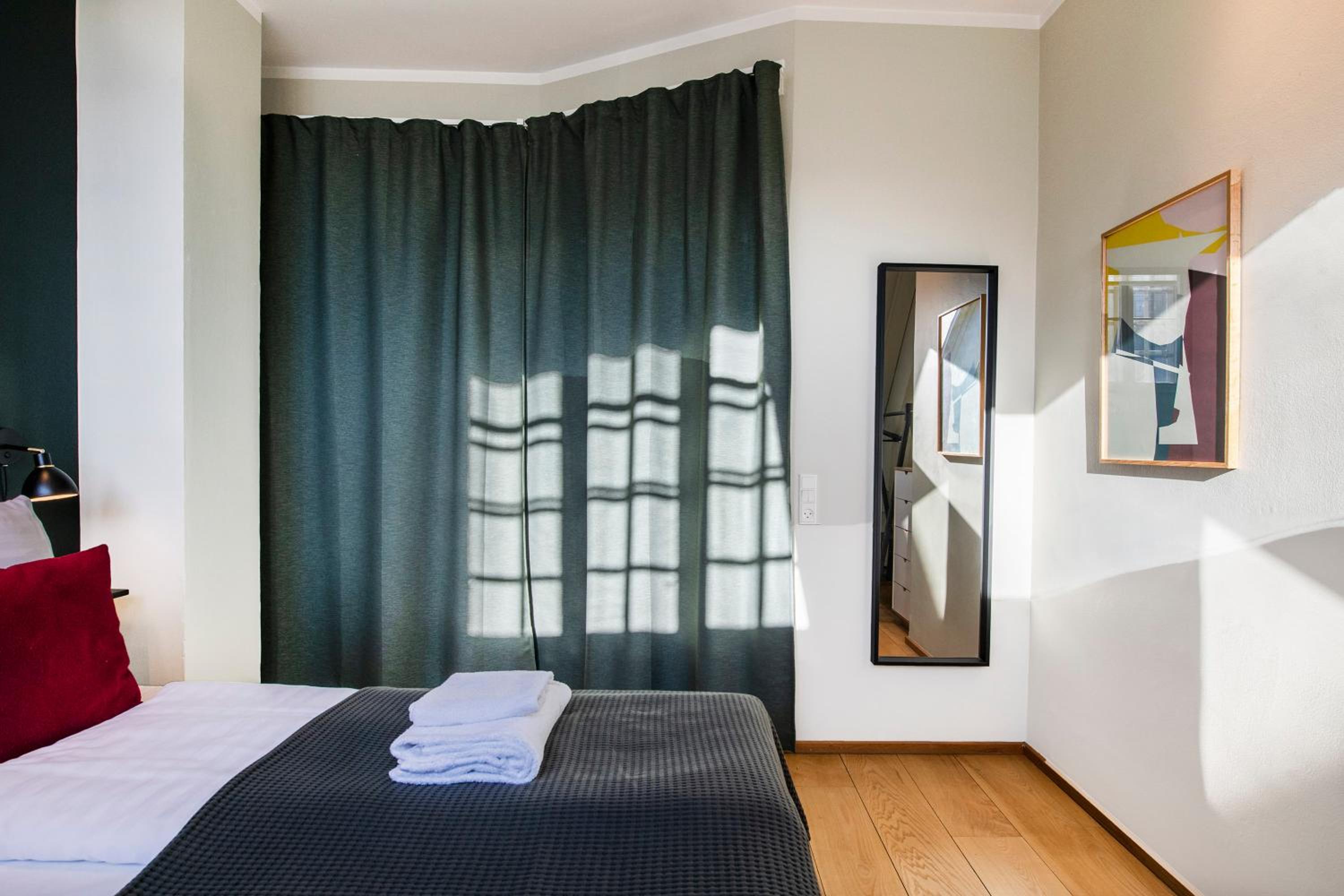Kings Garden - 5 bedrooms - 2 baths by Daniel&Jacob's