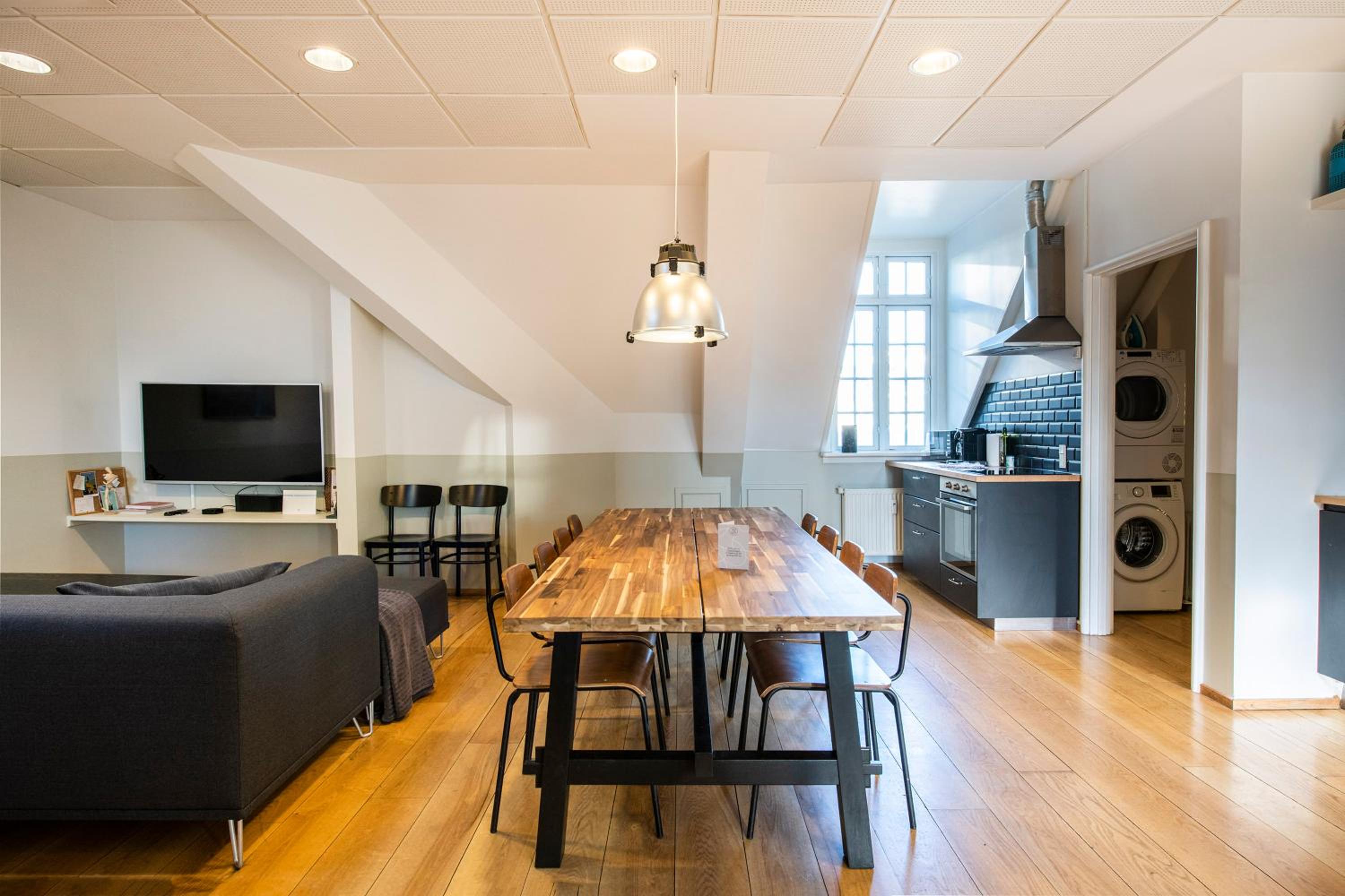 Kings Garden - 5 bedrooms - 2 baths by Daniel&Jacob's