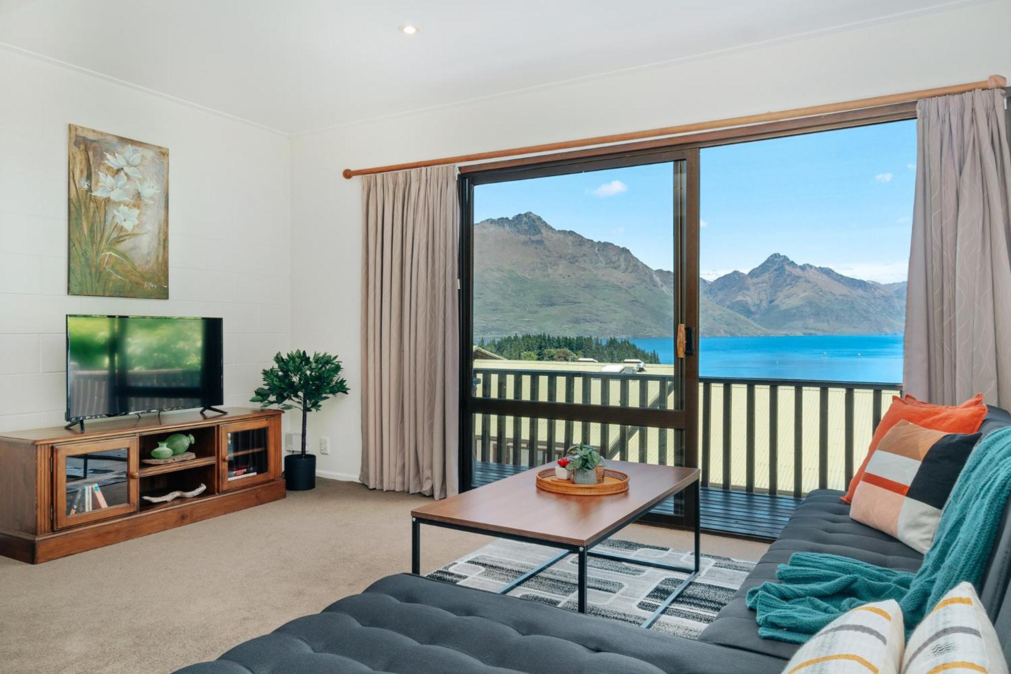 Town Centre Location with Stunning View - Unit 1 view 2