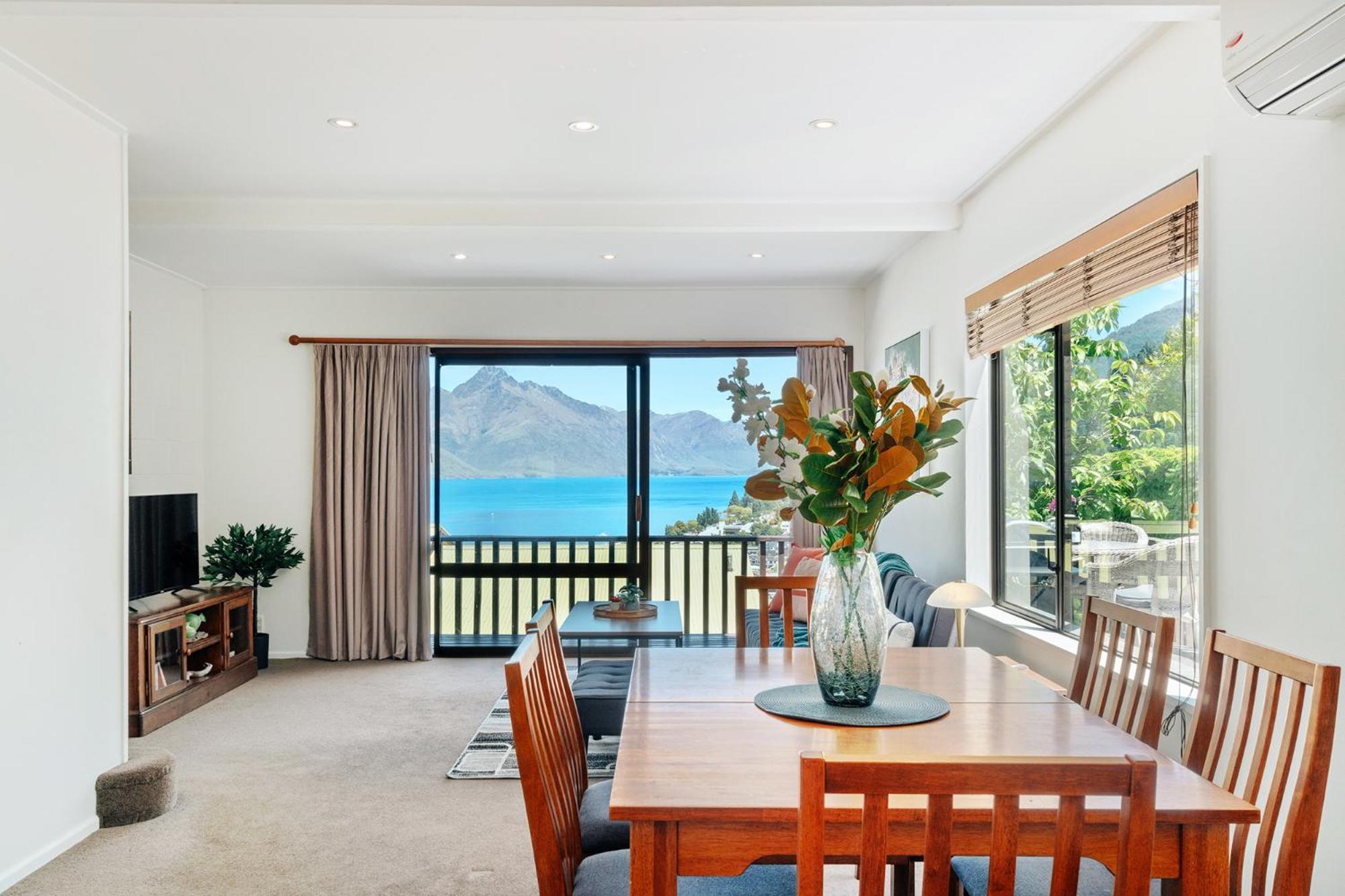 Town Centre Location with Stunning View - Unit 1 view 3