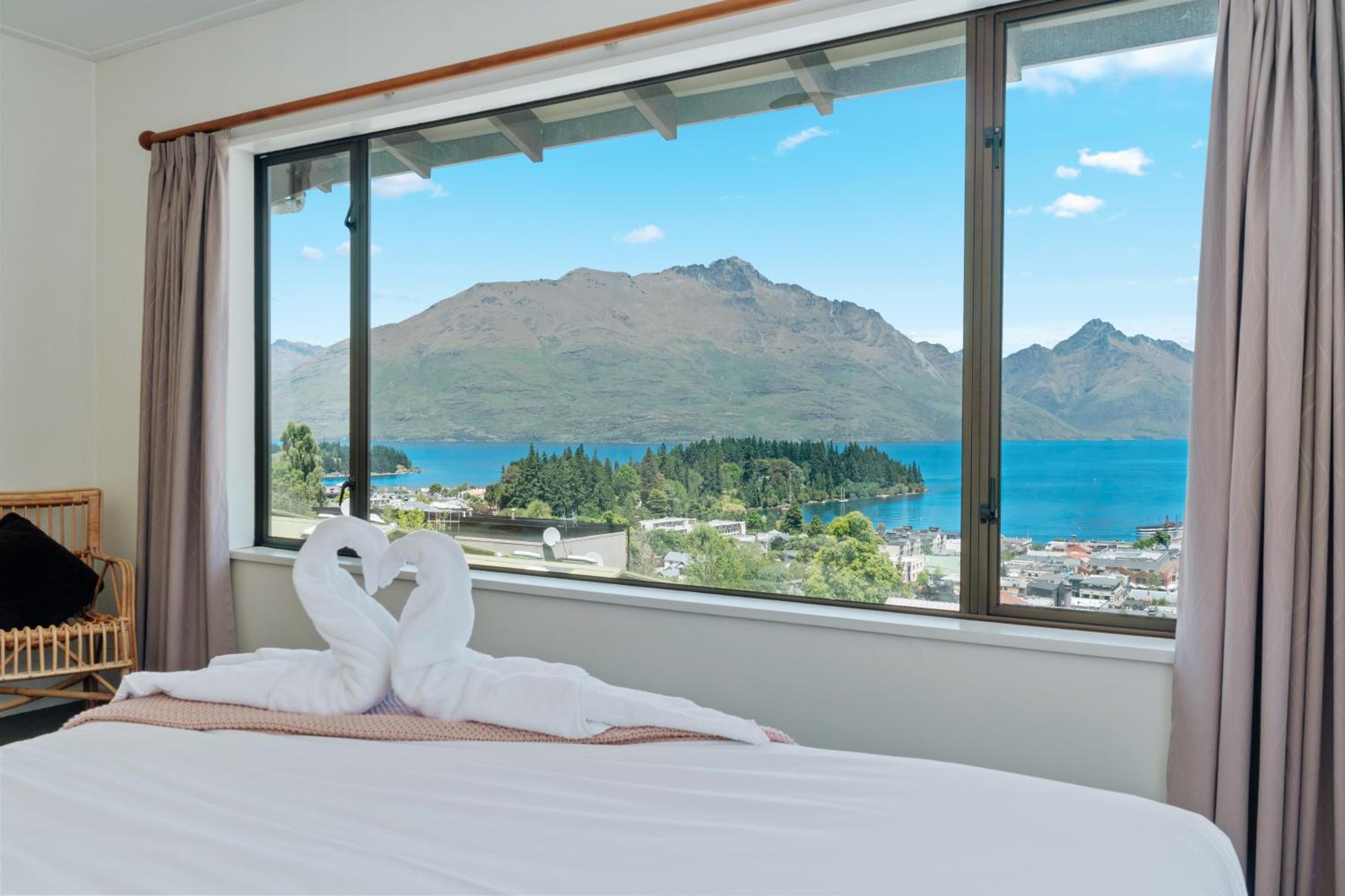 Town Centre Location with Stunning View - Unit 1 view 5