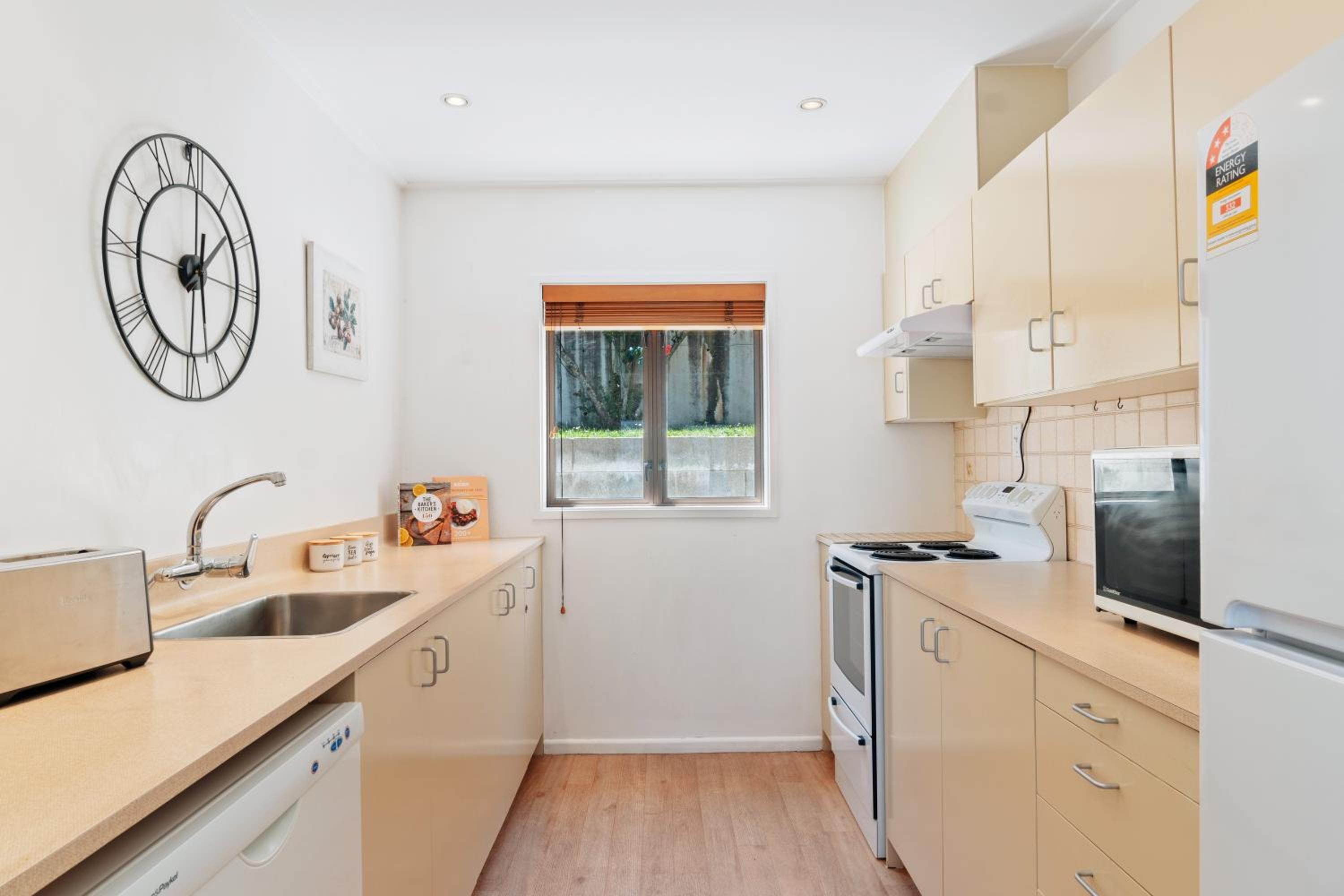 Town Centre Location with Stunning View - Unit 1 view 4