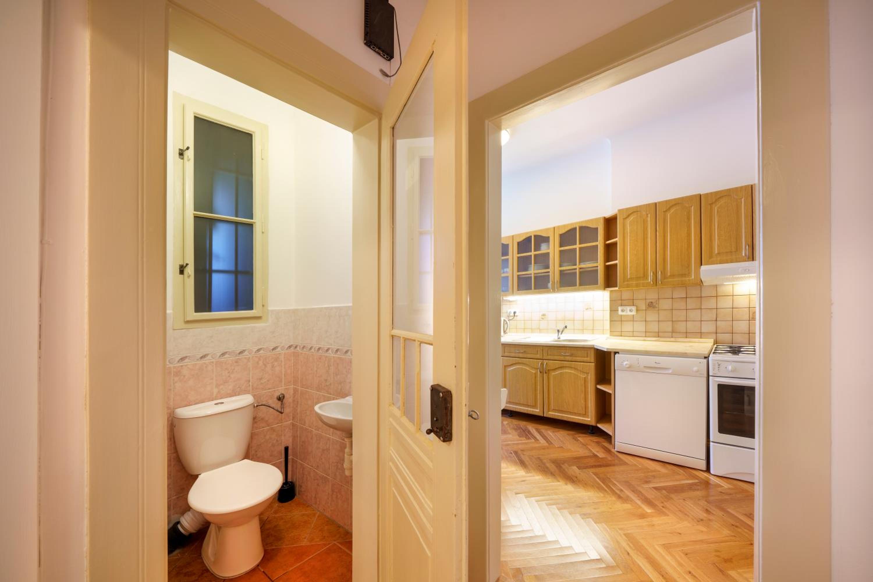 Old Town - 3 Bedroom 3 Bathroom & Kitchen Apartment Templova