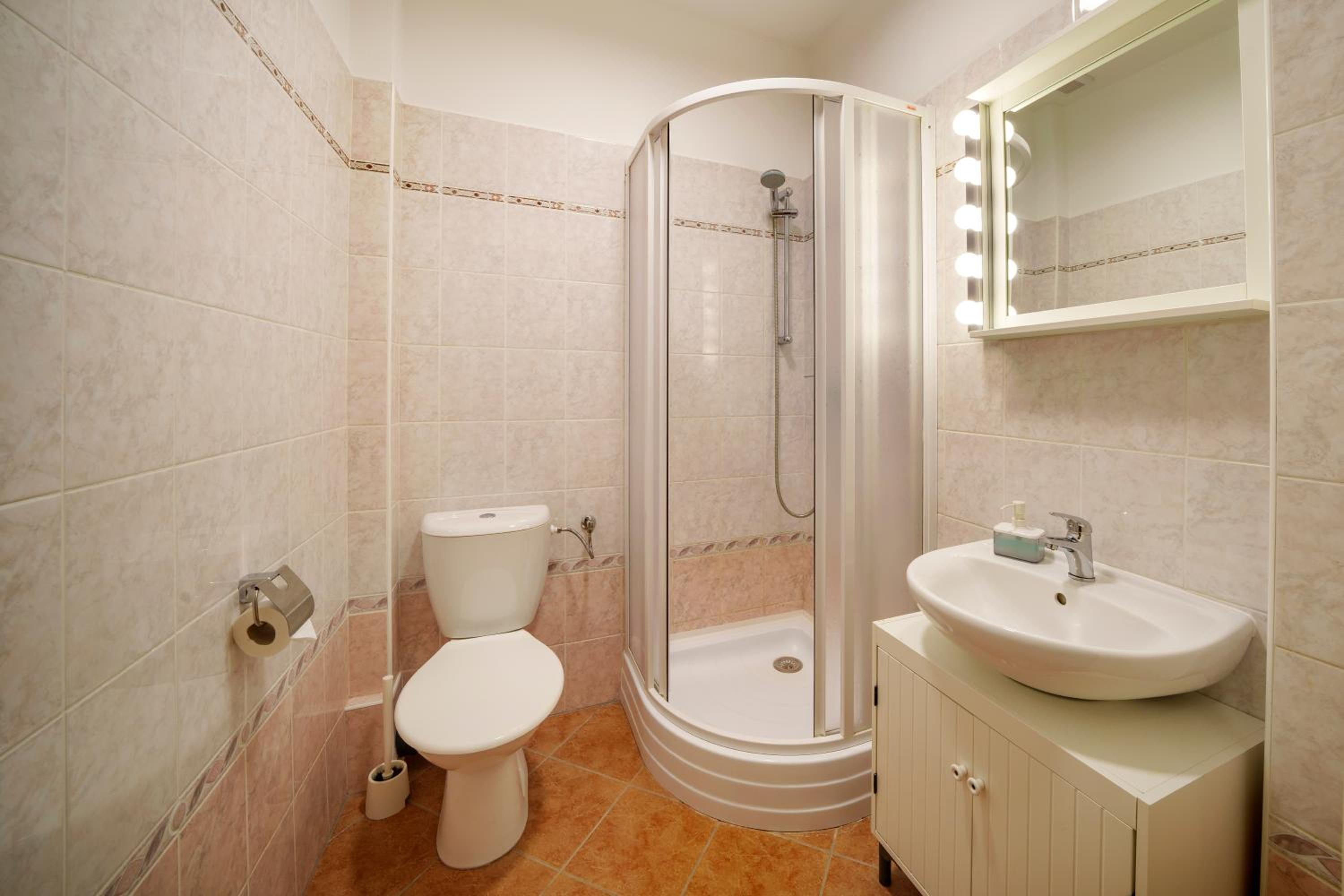 Old Town - 3 Bedroom 3 Bathroom & Kitchen Apartment Templova