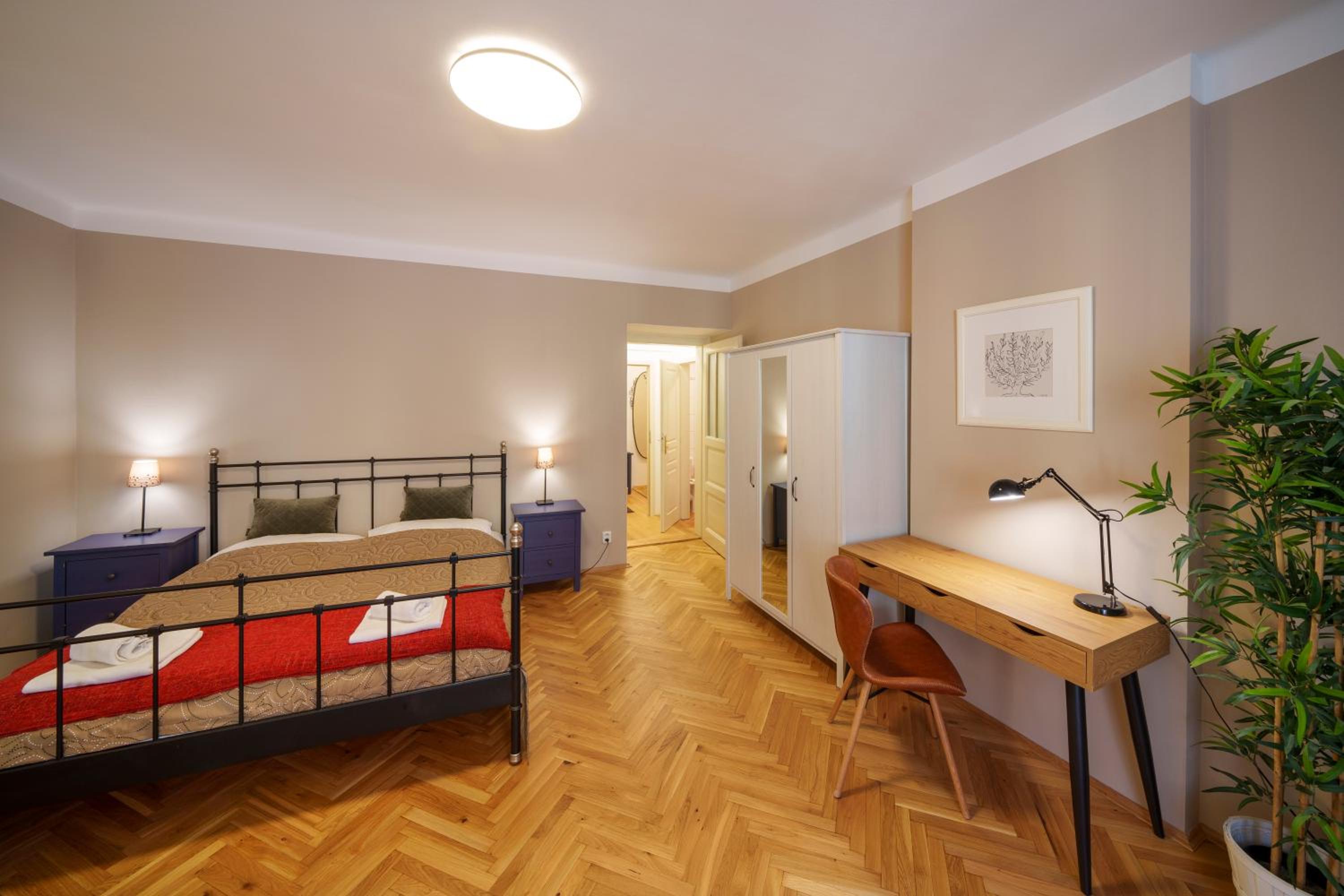 Old Town - 3 Bedroom 3 Bathroom & Kitchen Apartment Templova