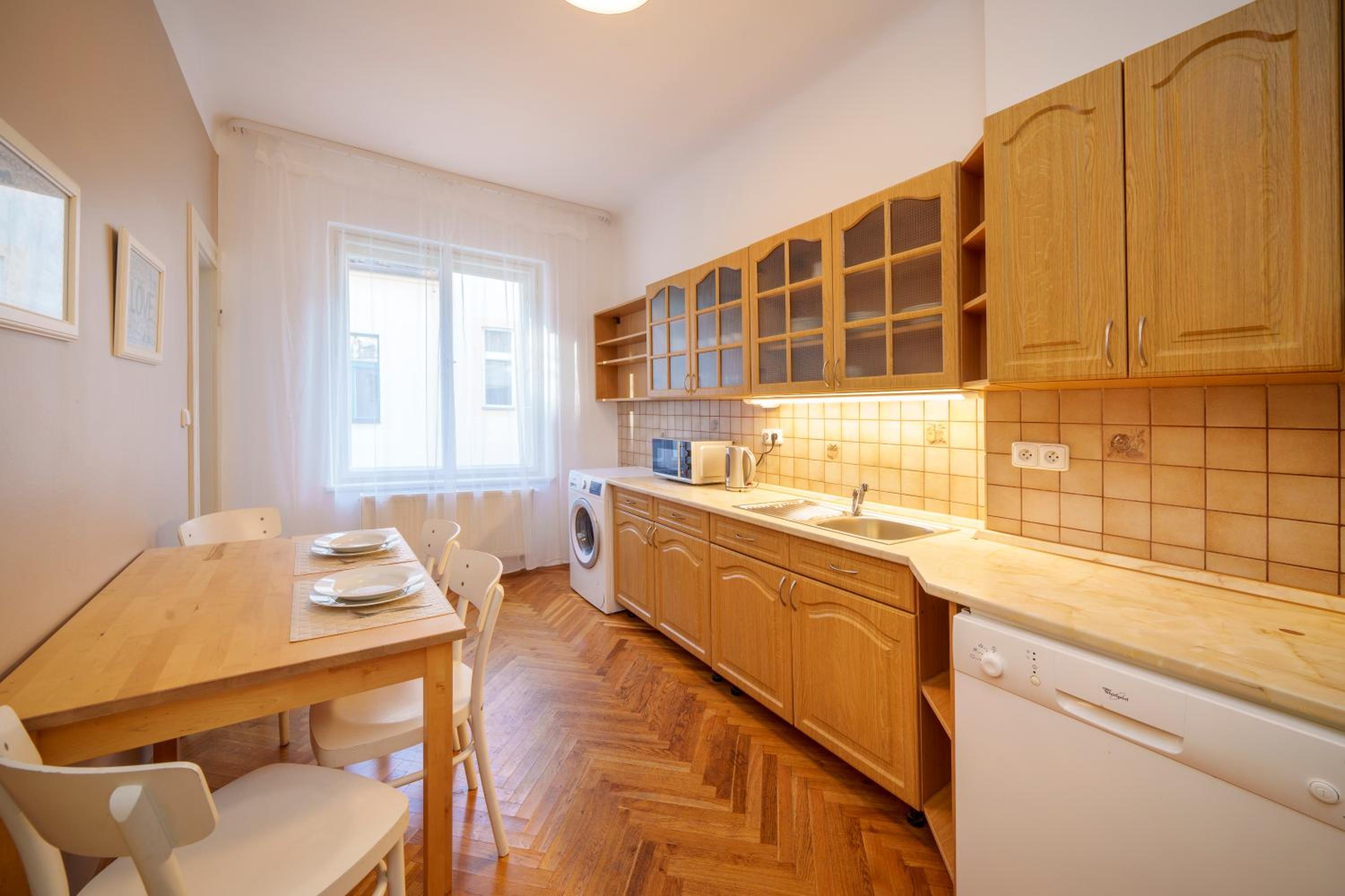 Old Town - 3 Bedroom 3 Bathroom & Kitchen Apartment Templova