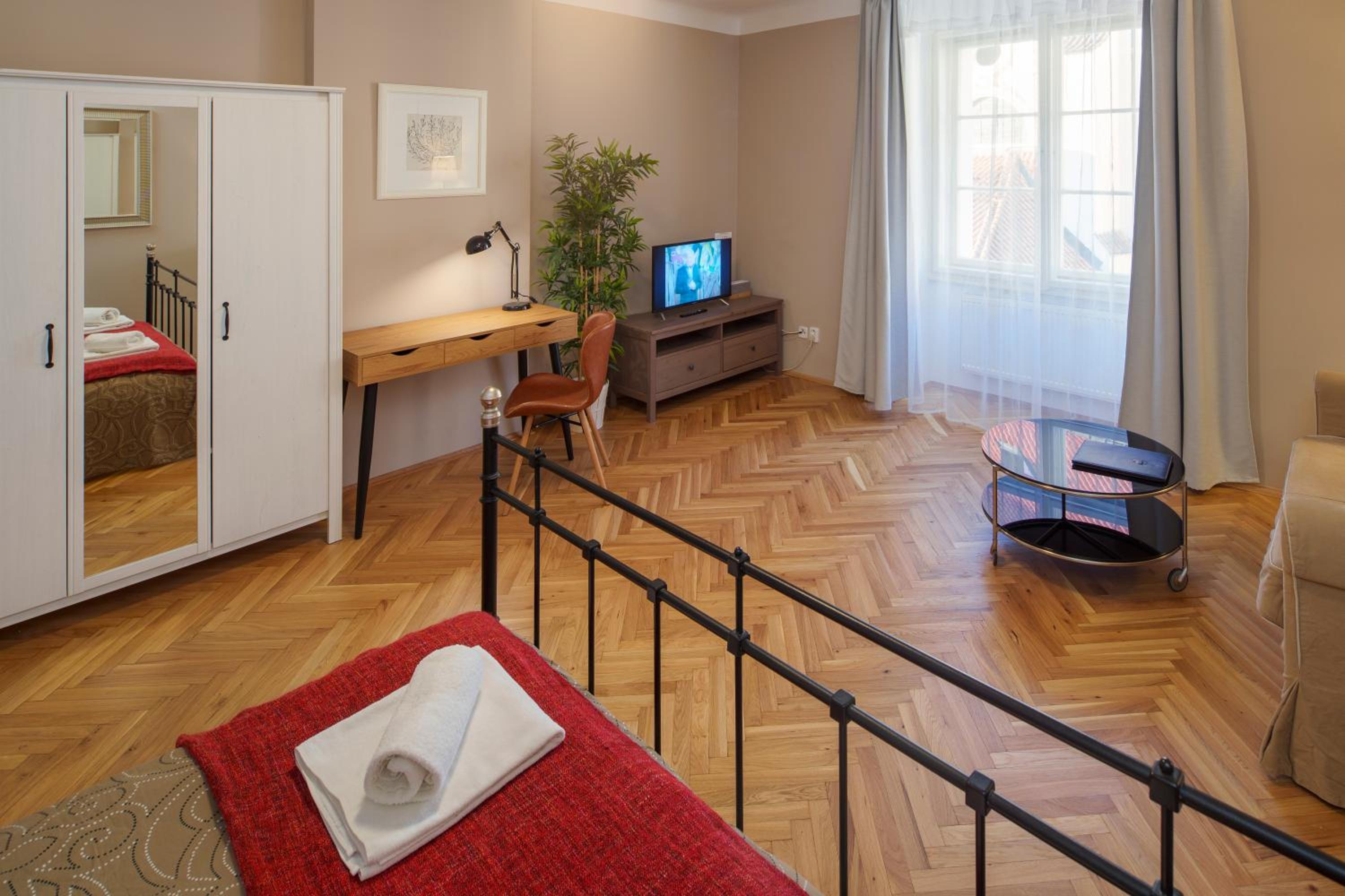 Old Town - 3 Bedroom 3 Bathroom & Kitchen Apartment Templova