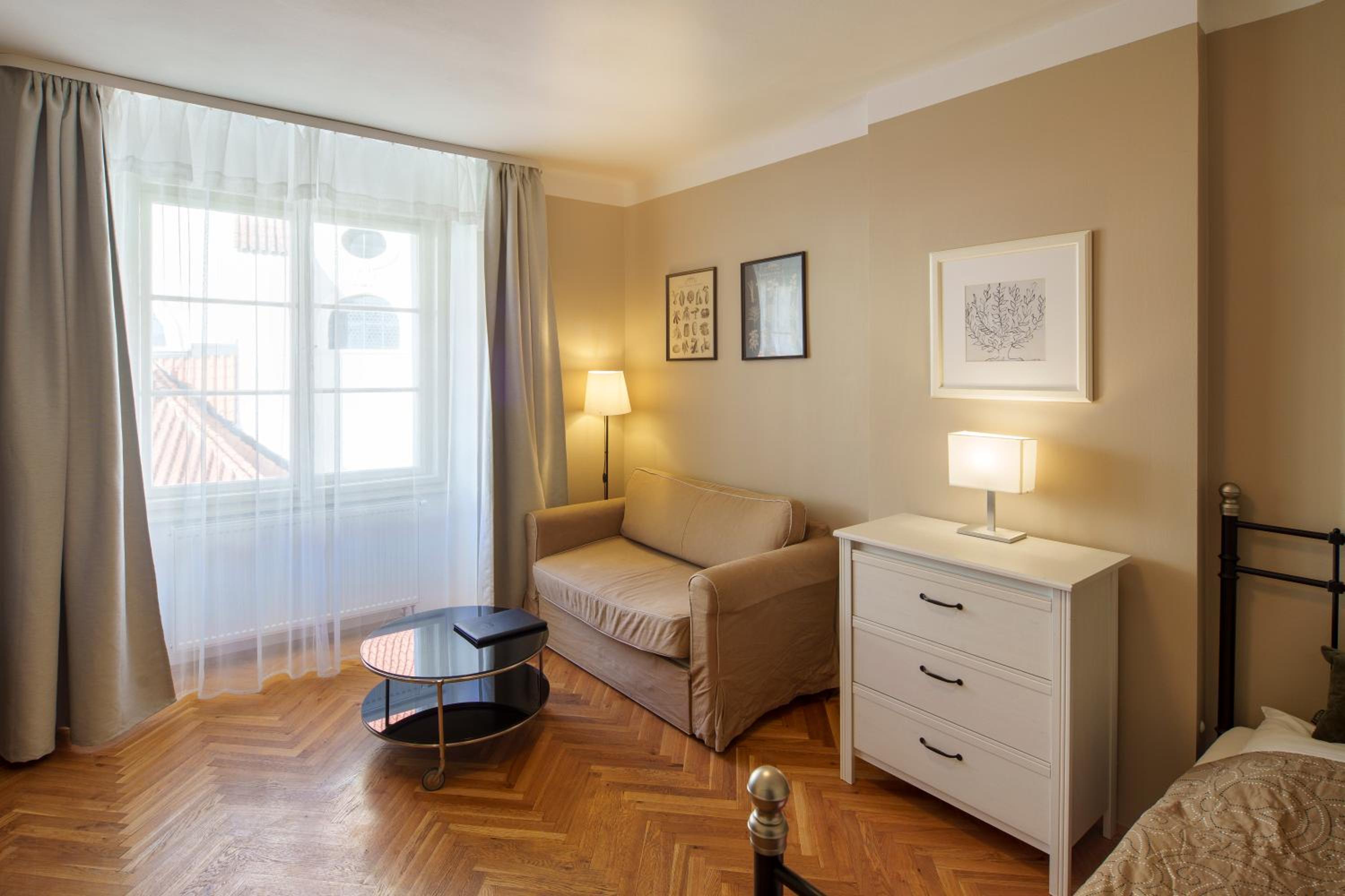 Old Town - 3 Bedroom 3 Bathroom & Kitchen Apartment Templova