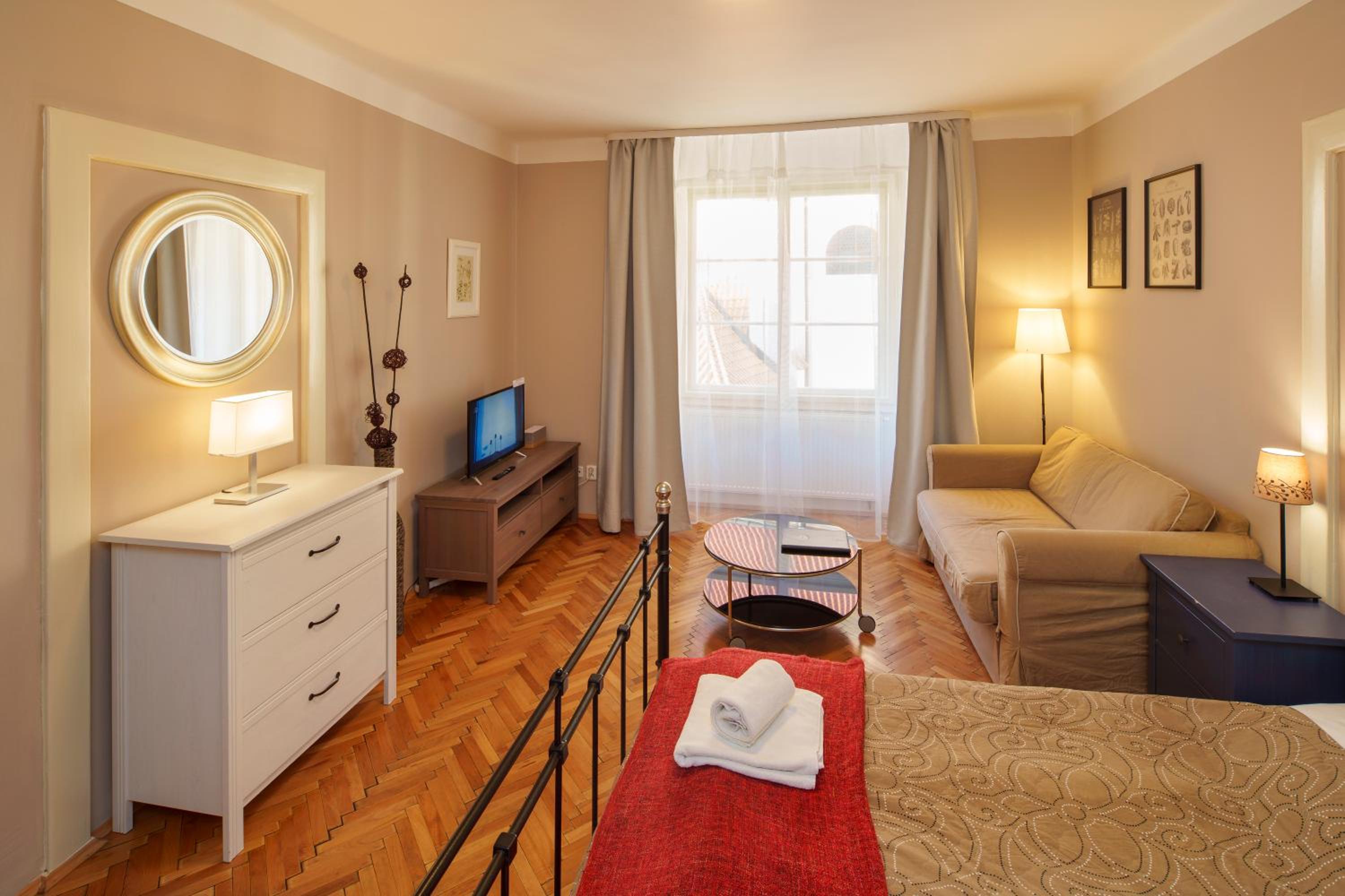 Old Town - 3 Bedroom 3 Bathroom & Kitchen Apartment Templova