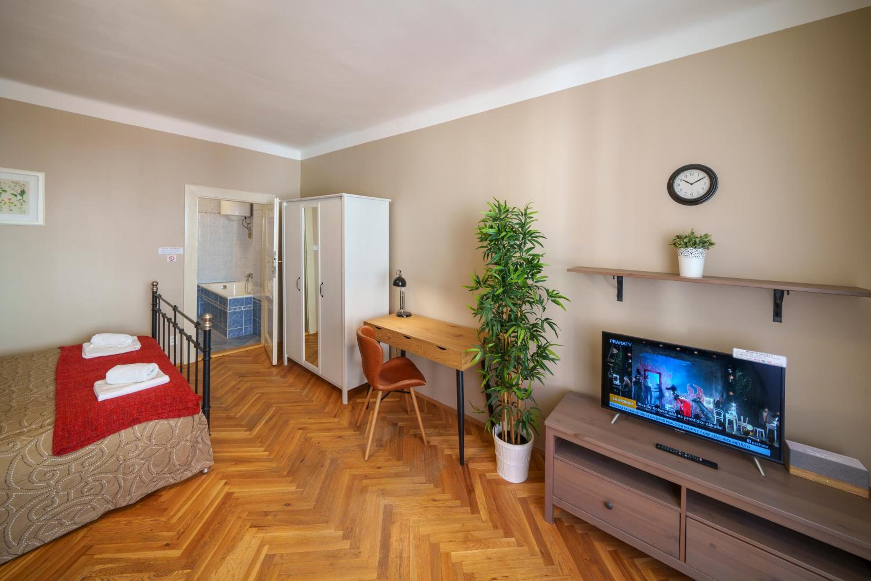 Old Town - 3 Bedroom 3 Bathroom & Kitchen Apartment Templova