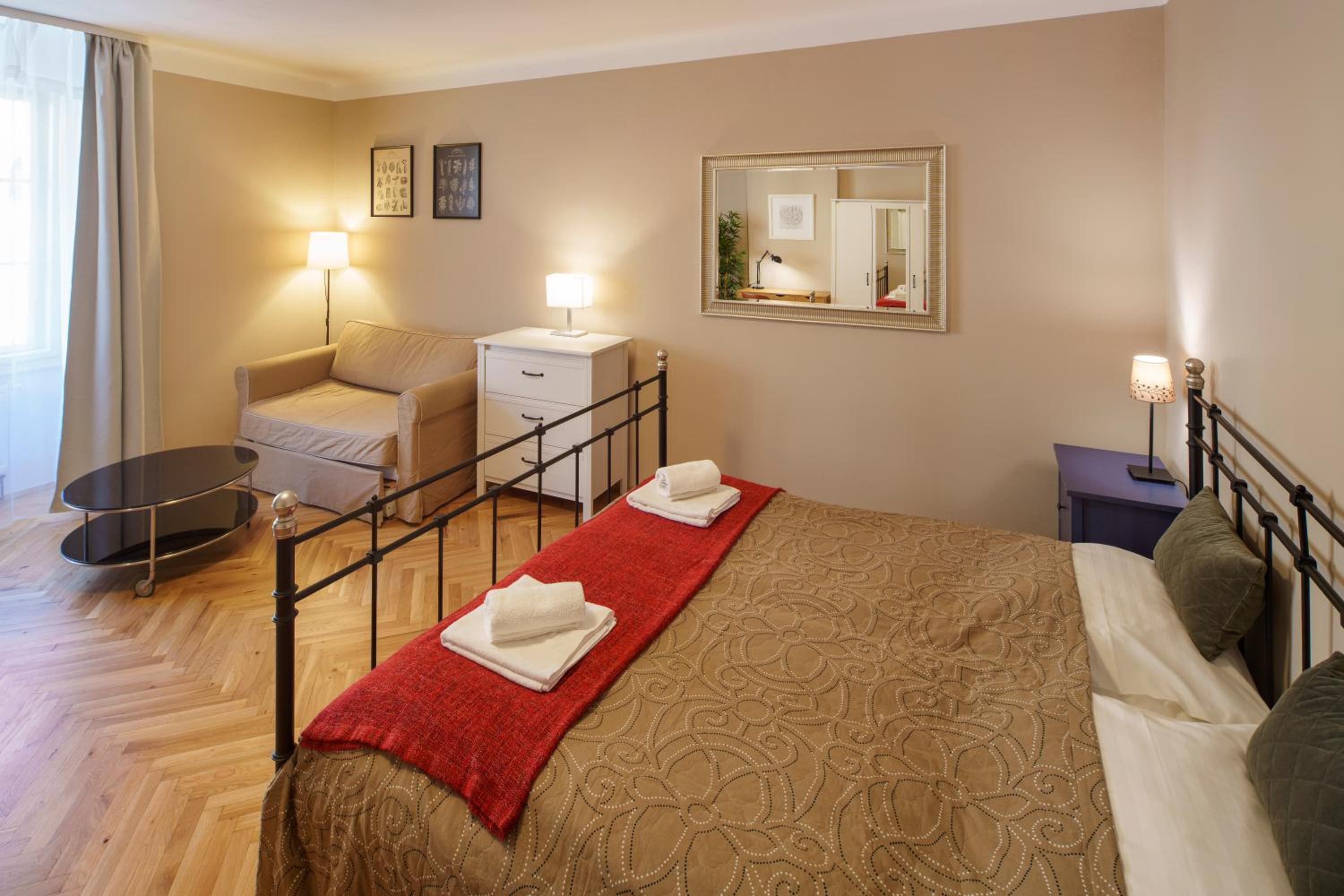 Old Town - 3 Bedroom 3 Bathroom & Kitchen Apartment Templova