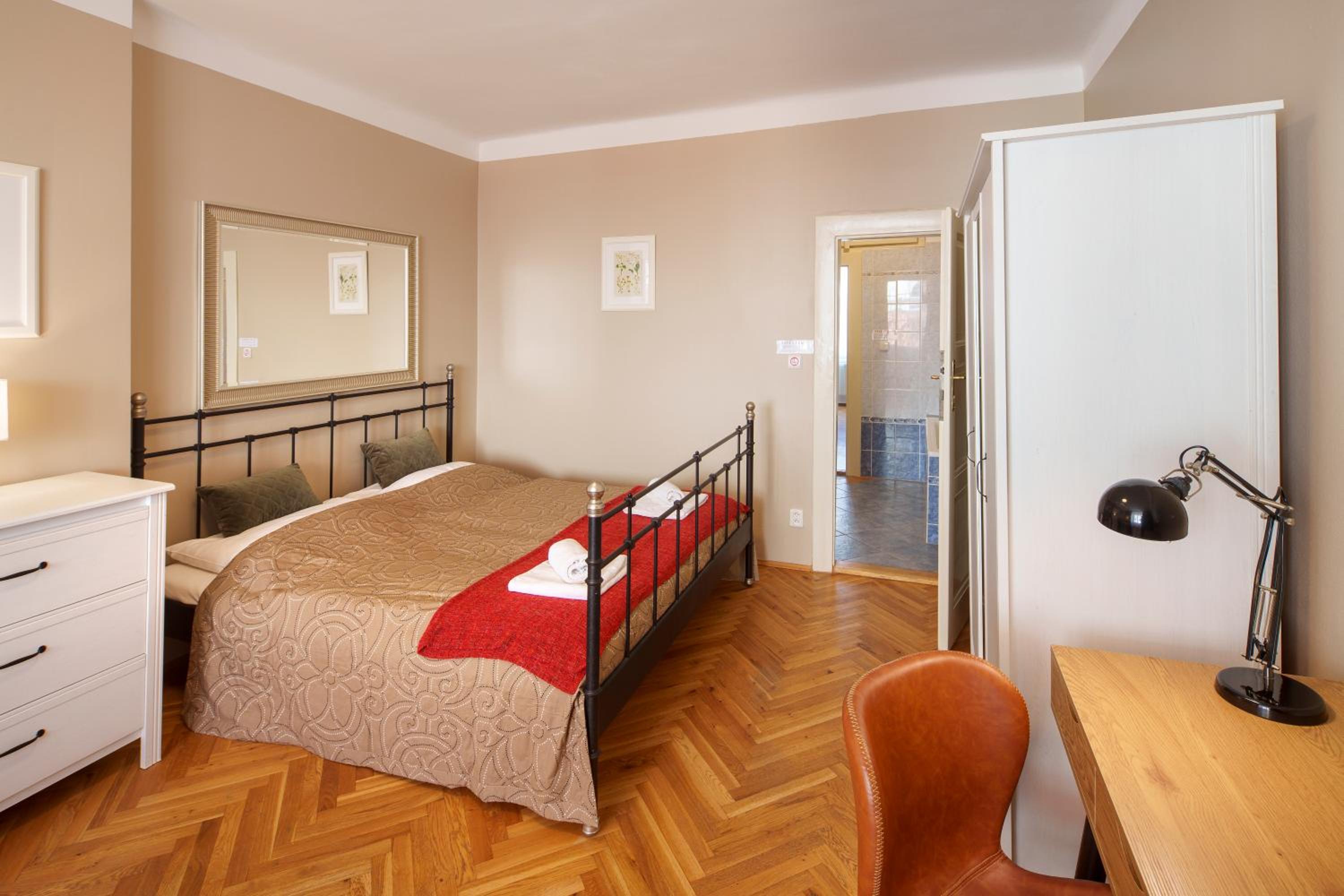 Old Town - 3 Bedroom 3 Bathroom & Kitchen Apartment Templova
