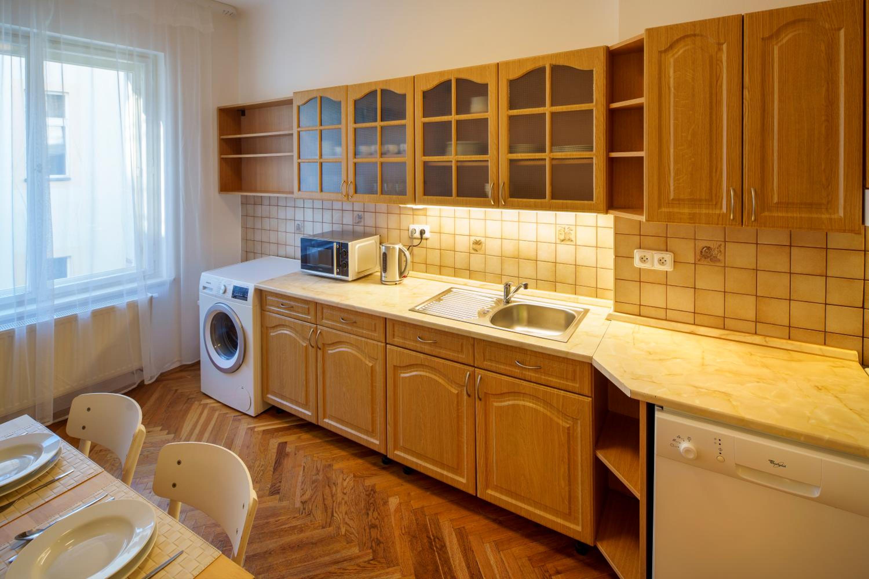 Old Town - 3 Bedroom 3 Bathroom & Kitchen Apartment Templova