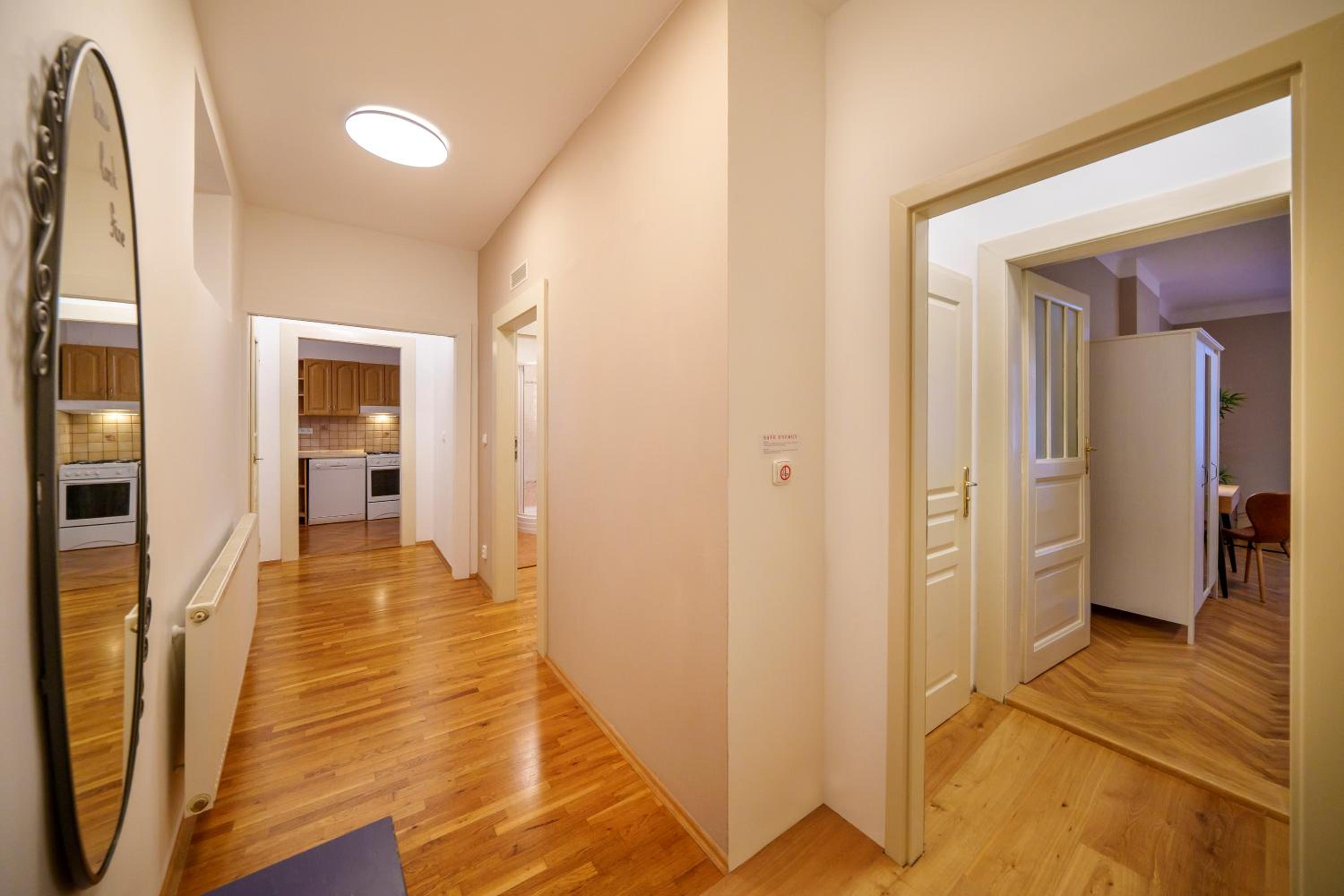 Old Town - 3 Bedroom 3 Bathroom & Kitchen Apartment Templova