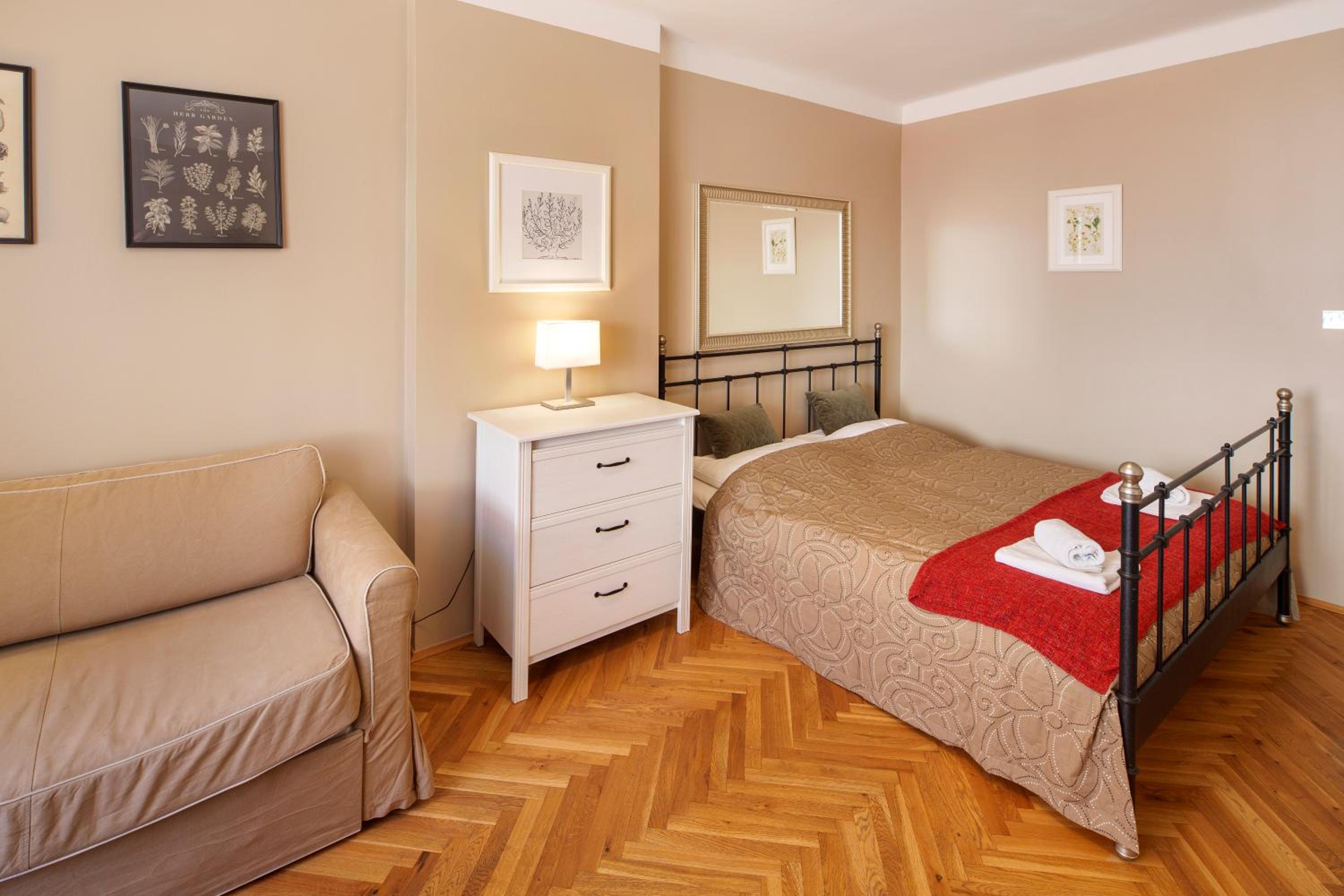 Old Town - 3 Bedroom 3 Bathroom & Kitchen Apartment Templova
