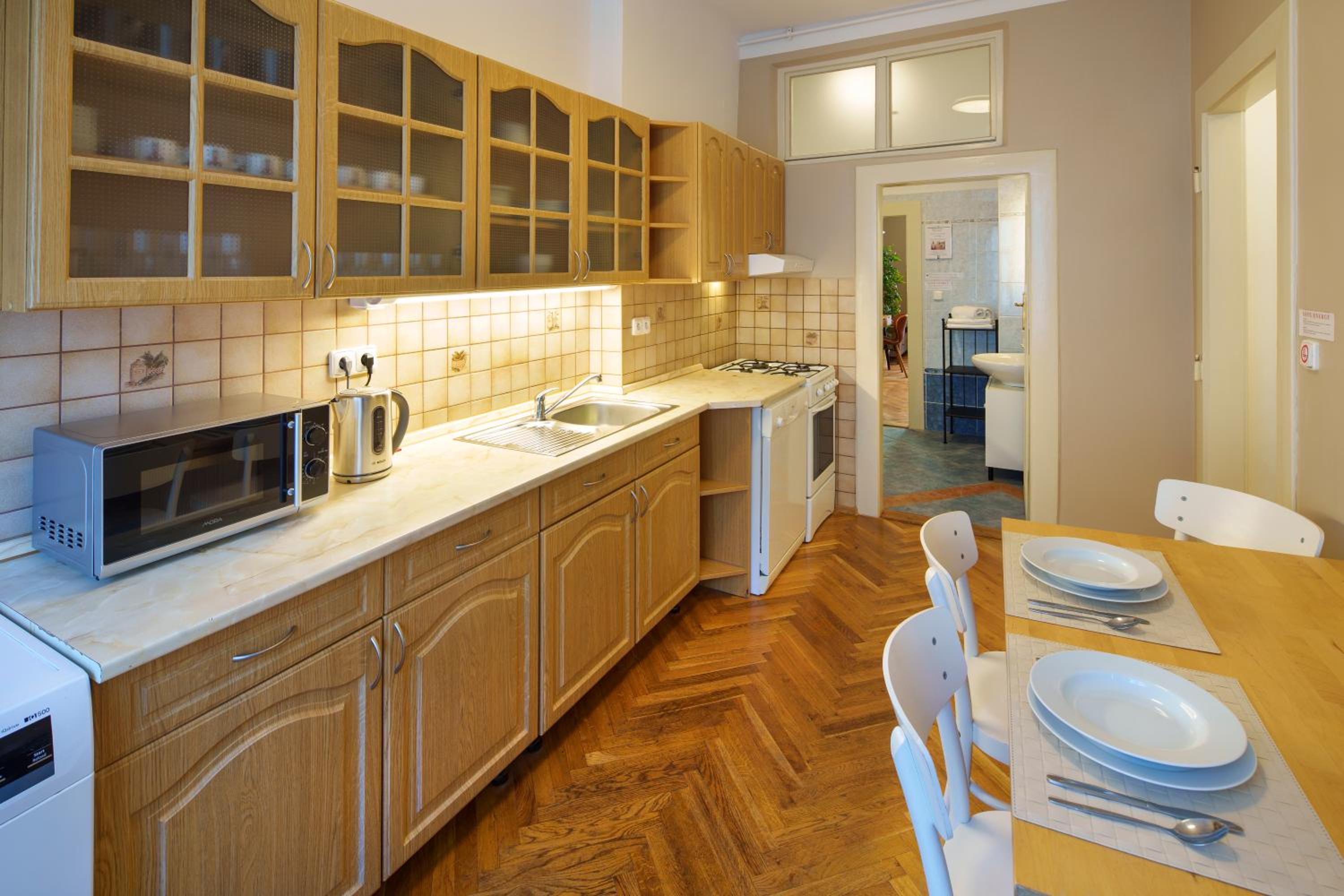 Old Town - 3 Bedroom 3 Bathroom & Kitchen Apartment Templova