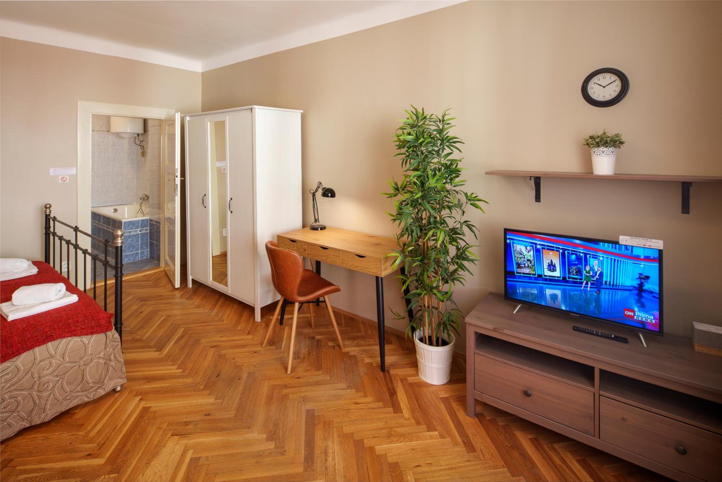 Old Town - 3 Bedroom 3 Bathroom & Kitchen Apartment Templova