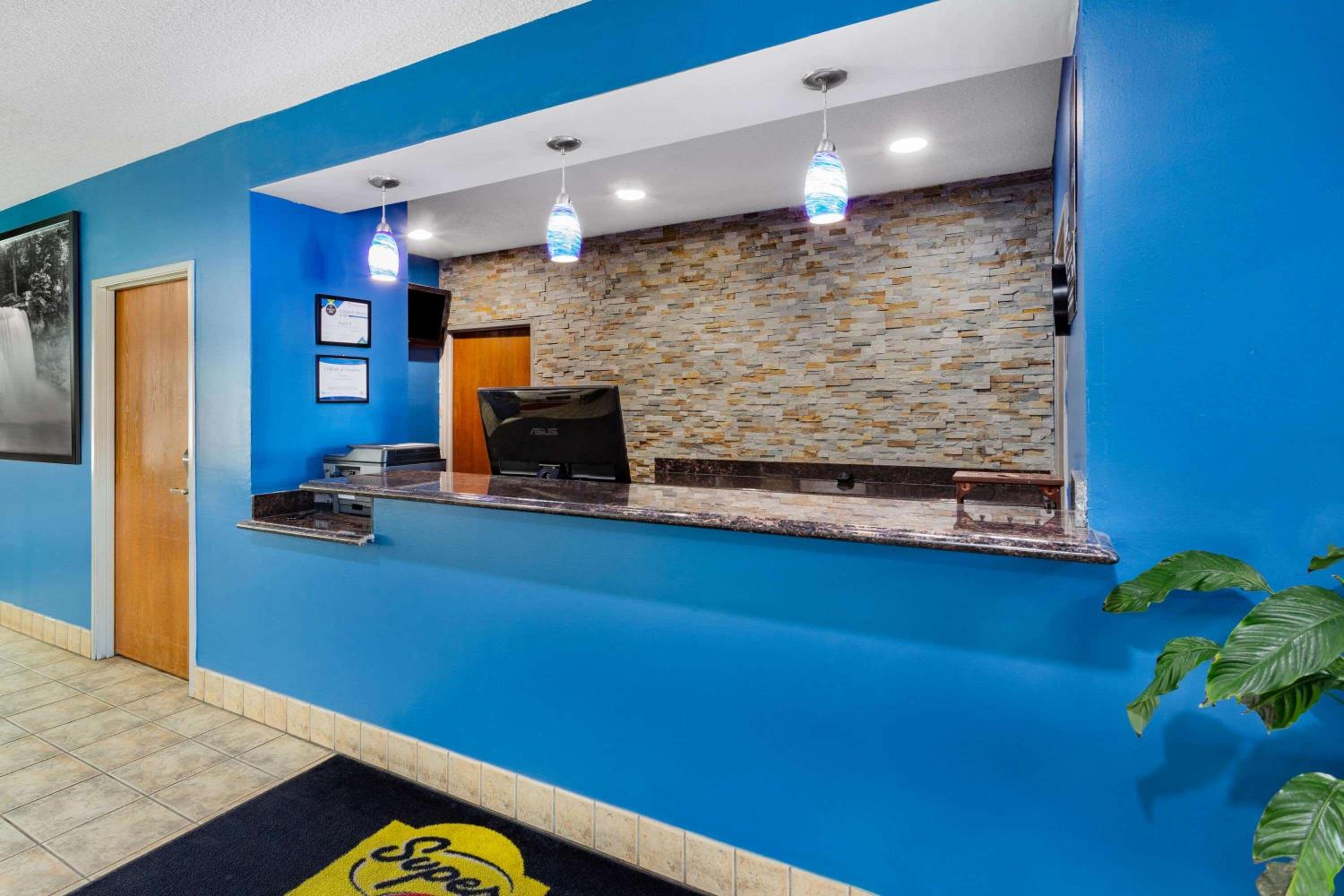 Kokomo Vacations - Super 8 by Wyndham Kokomo - Property Image 4
