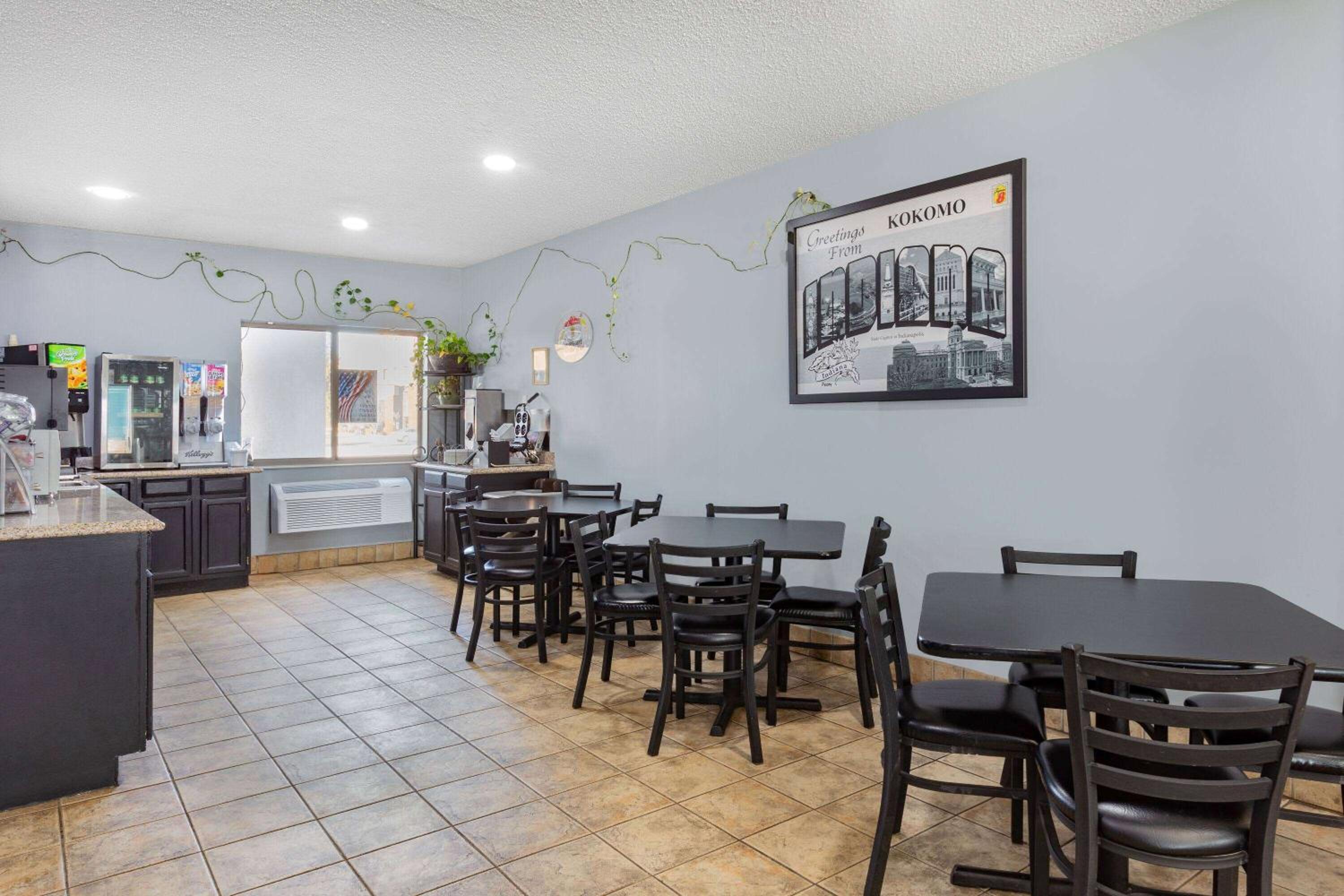 Kokomo Vacations - Super 8 by Wyndham Kokomo - Property Image 7