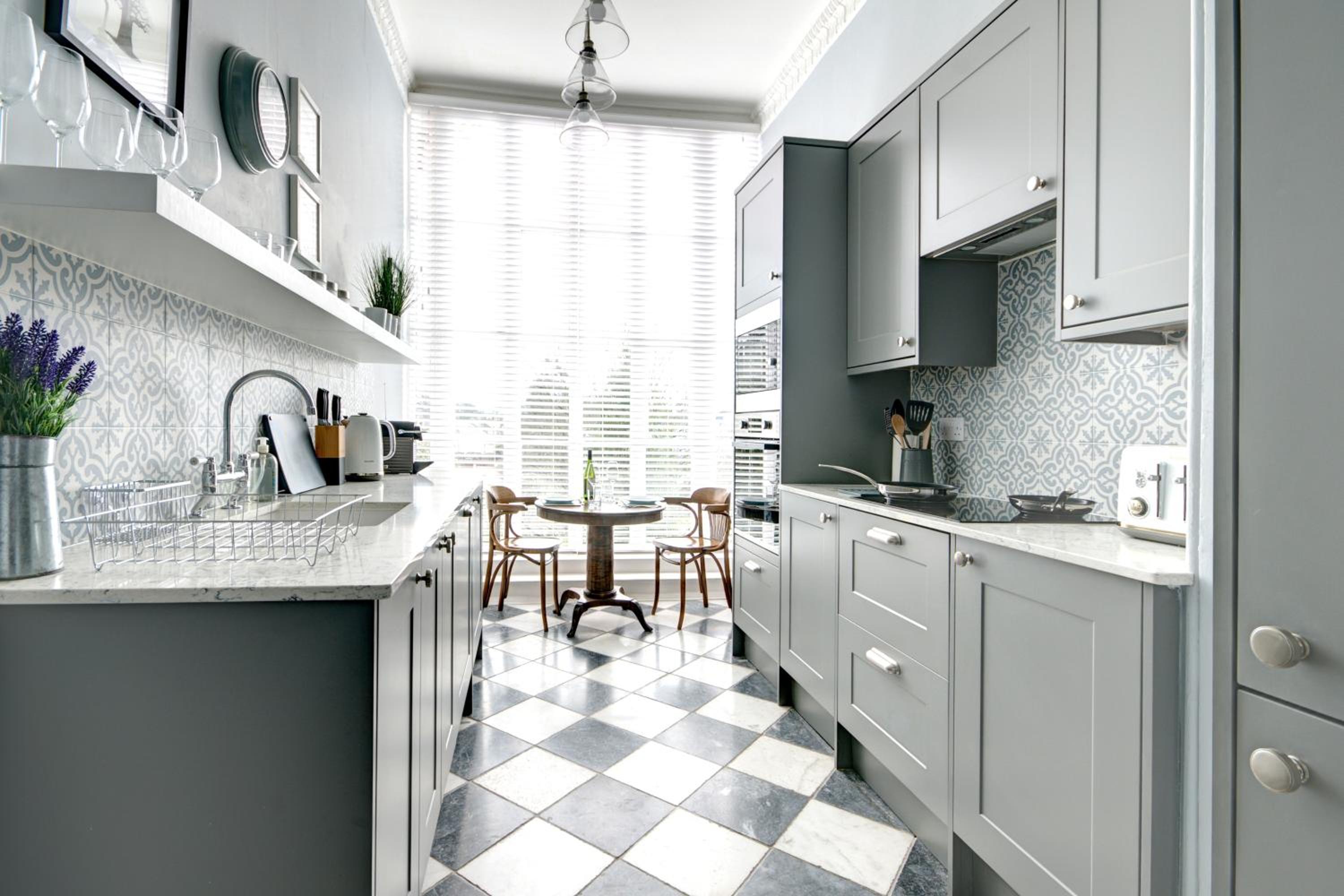 16 Lansdown Flat 3 - By Luxury Apartments