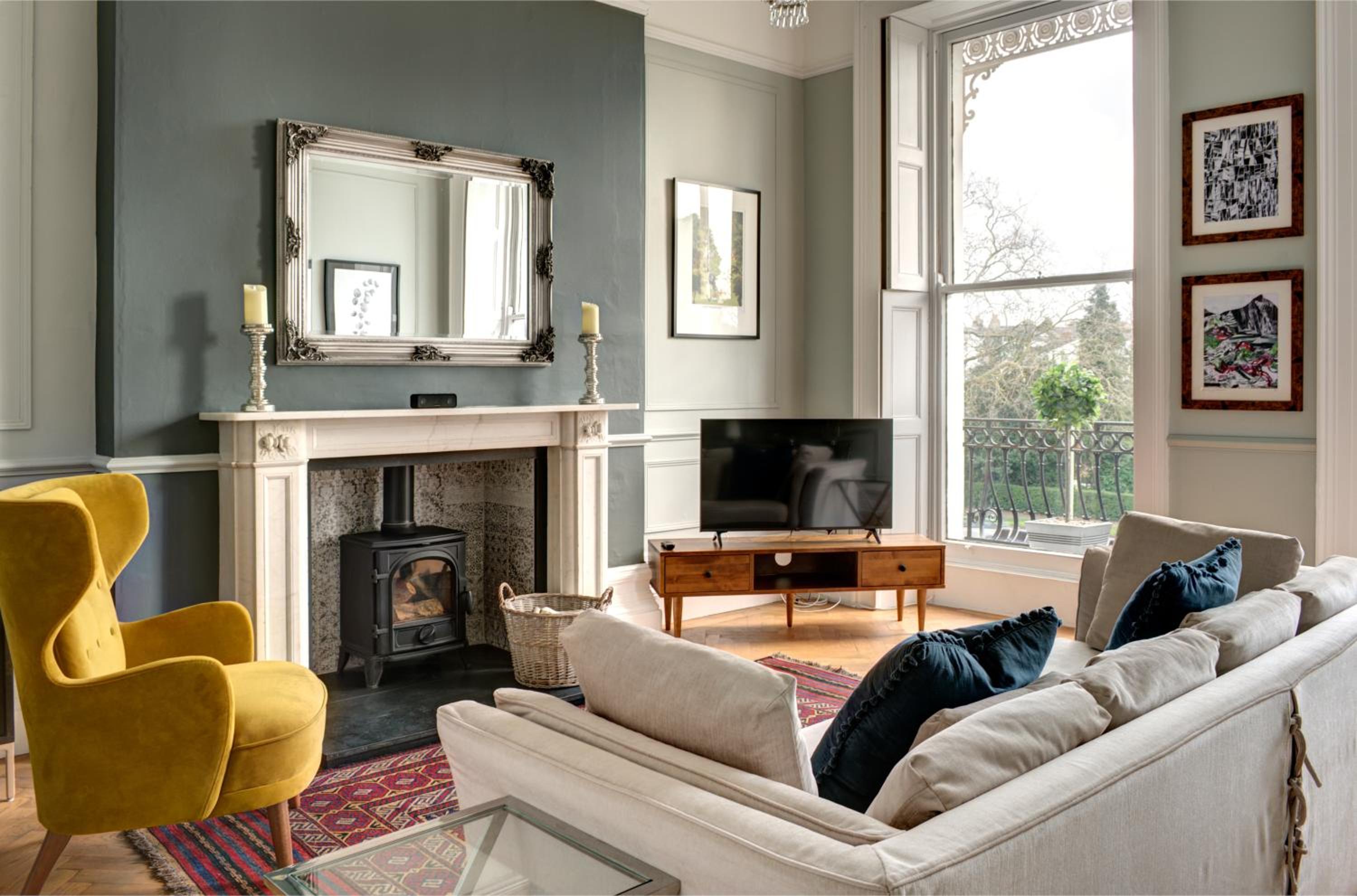 16 Lansdown Flat 3 - By Luxury Apartments