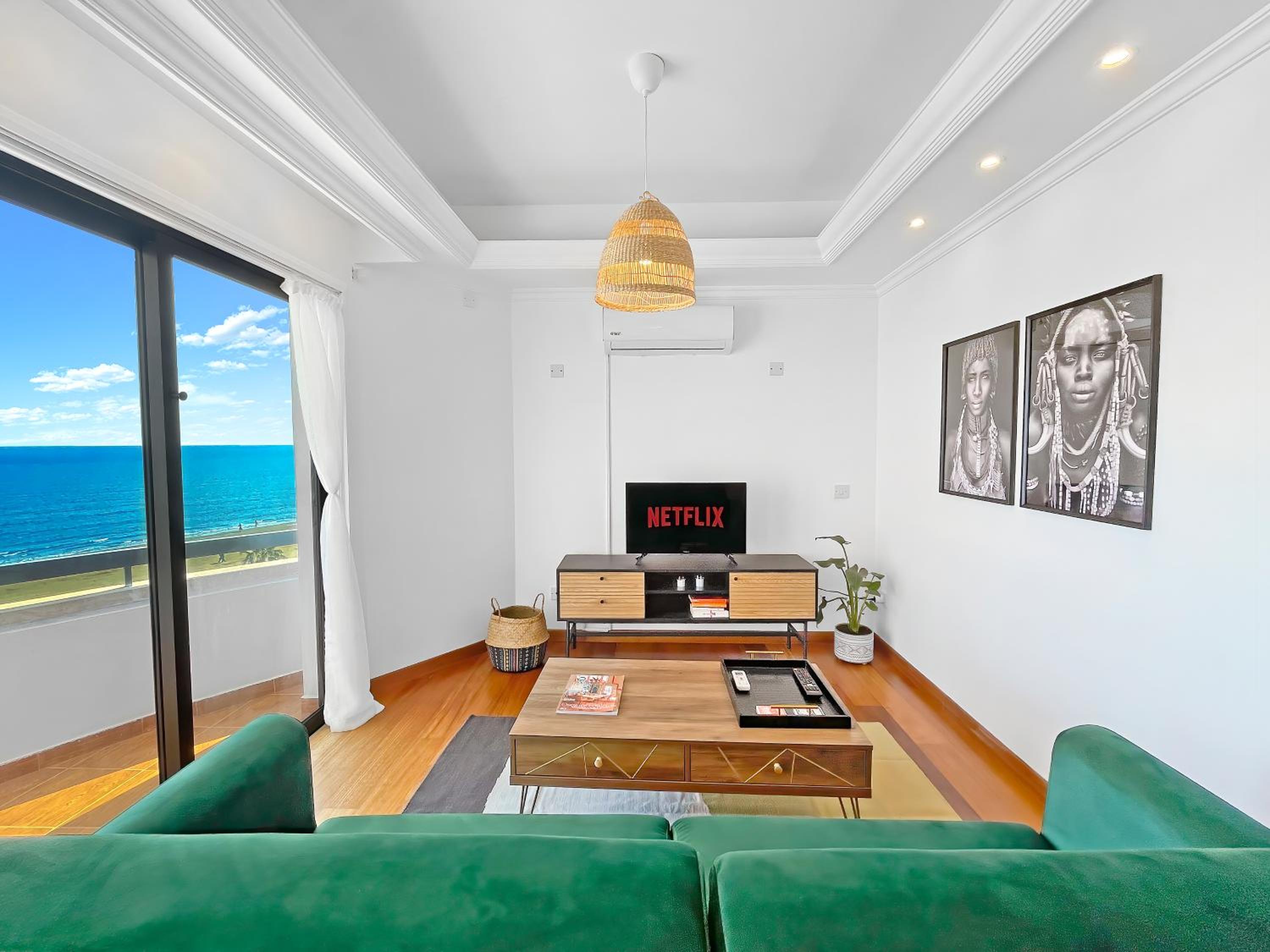 180° SEAVIEW Apt. right on famous beach promenade view 2