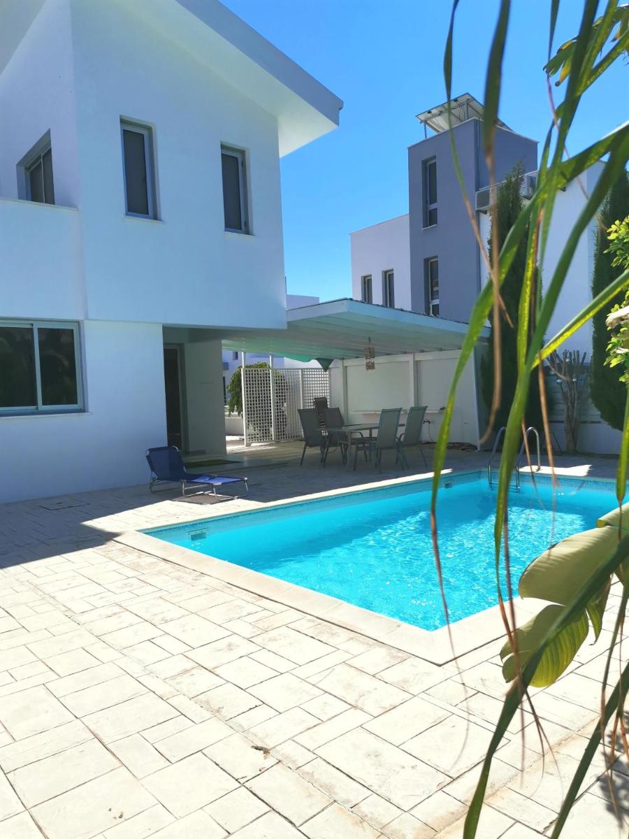 Colonial Villa 32 view 2
