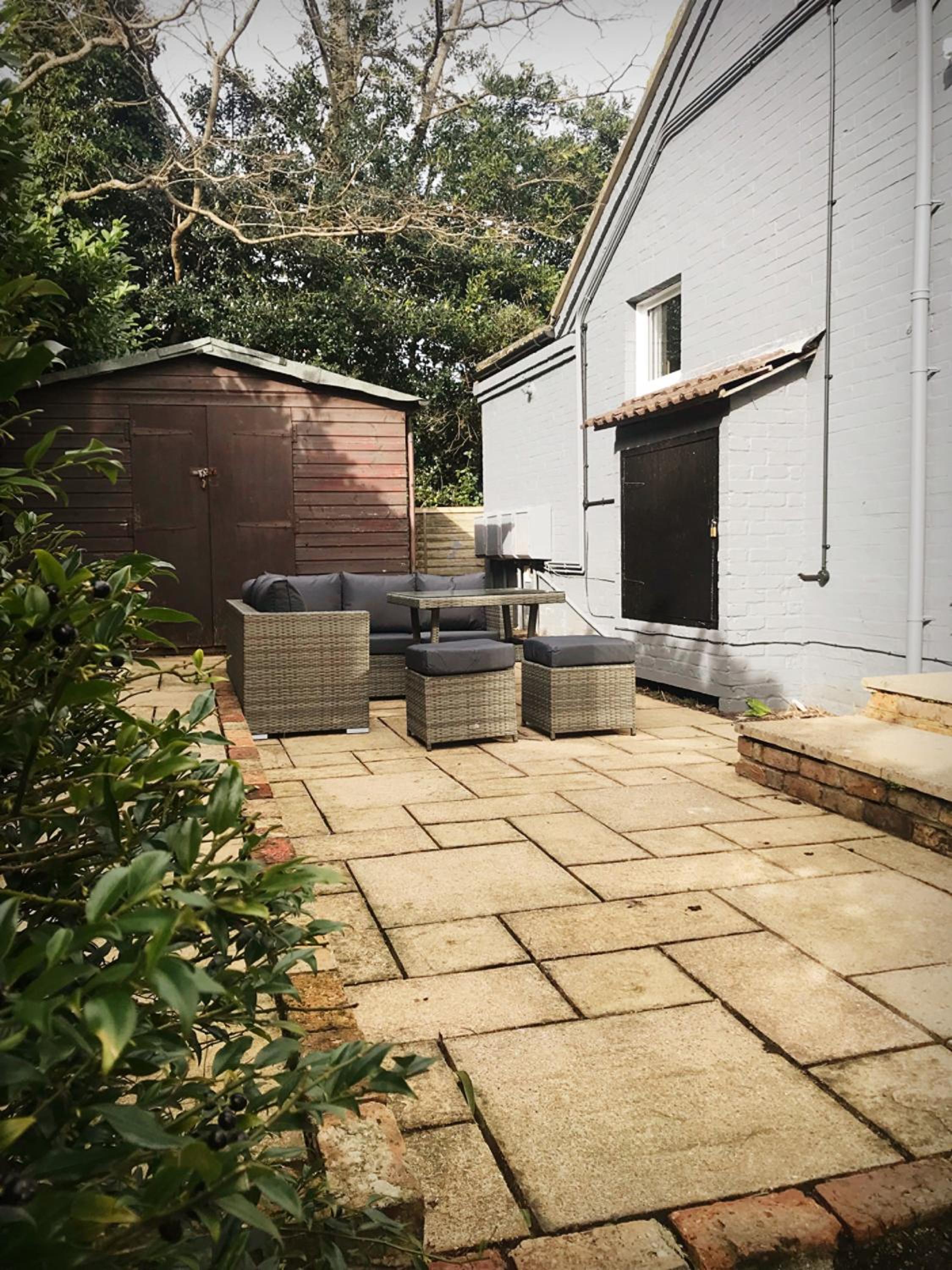 Spacious 3-Bed Coastal Stay Sleeps 6 Parking Groups Welcome