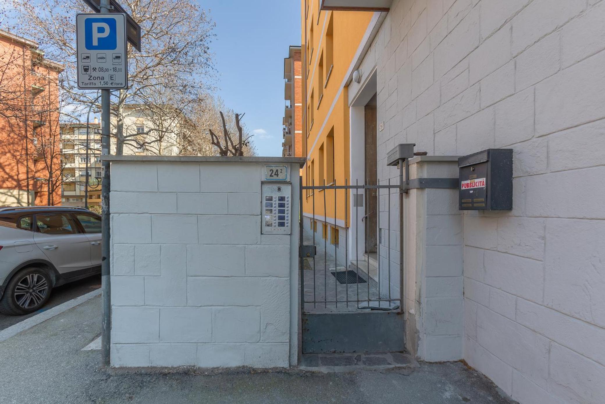 GuestHost - a 500 mt dalla Certosa Apartment view 2