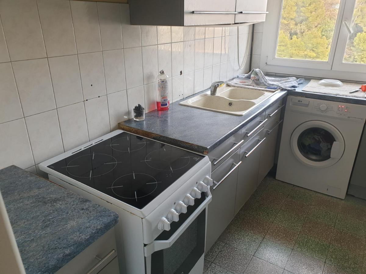 NEW CHEAP PRIVATE ROOM, KITCHEN , OVERWIEUW sea,TRAM on spot, 12 minutes from nice train station with tram , beach in 17 min tram , CHAMBRE PRIVÉE pas cher - Image 2