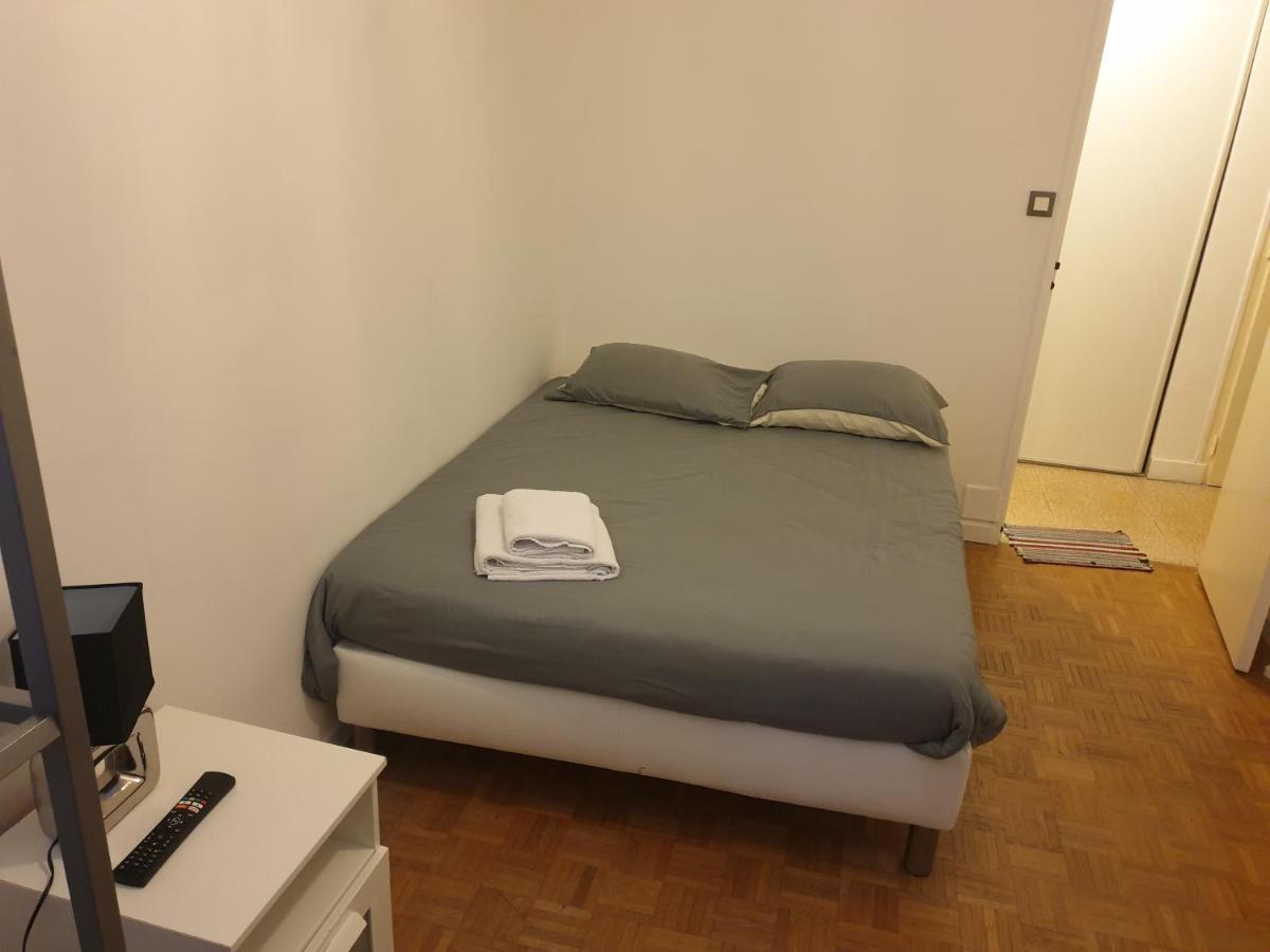 NEW CHEAP PRIVATE ROOM, KITCHEN , OVERWIEUW sea,TRAM on spot, 12 minutes from nice train station with tram , beach in 17 min tram , CHAMBRE PRIVÉE pas cher - Image 5
