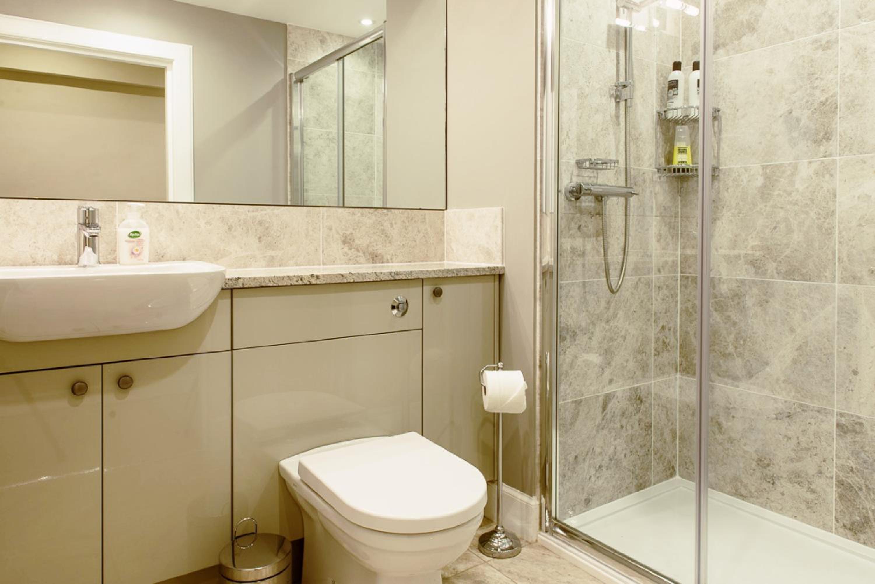 Gorgeous Central Edinburgh 3-Bedroom Apartment photo 2