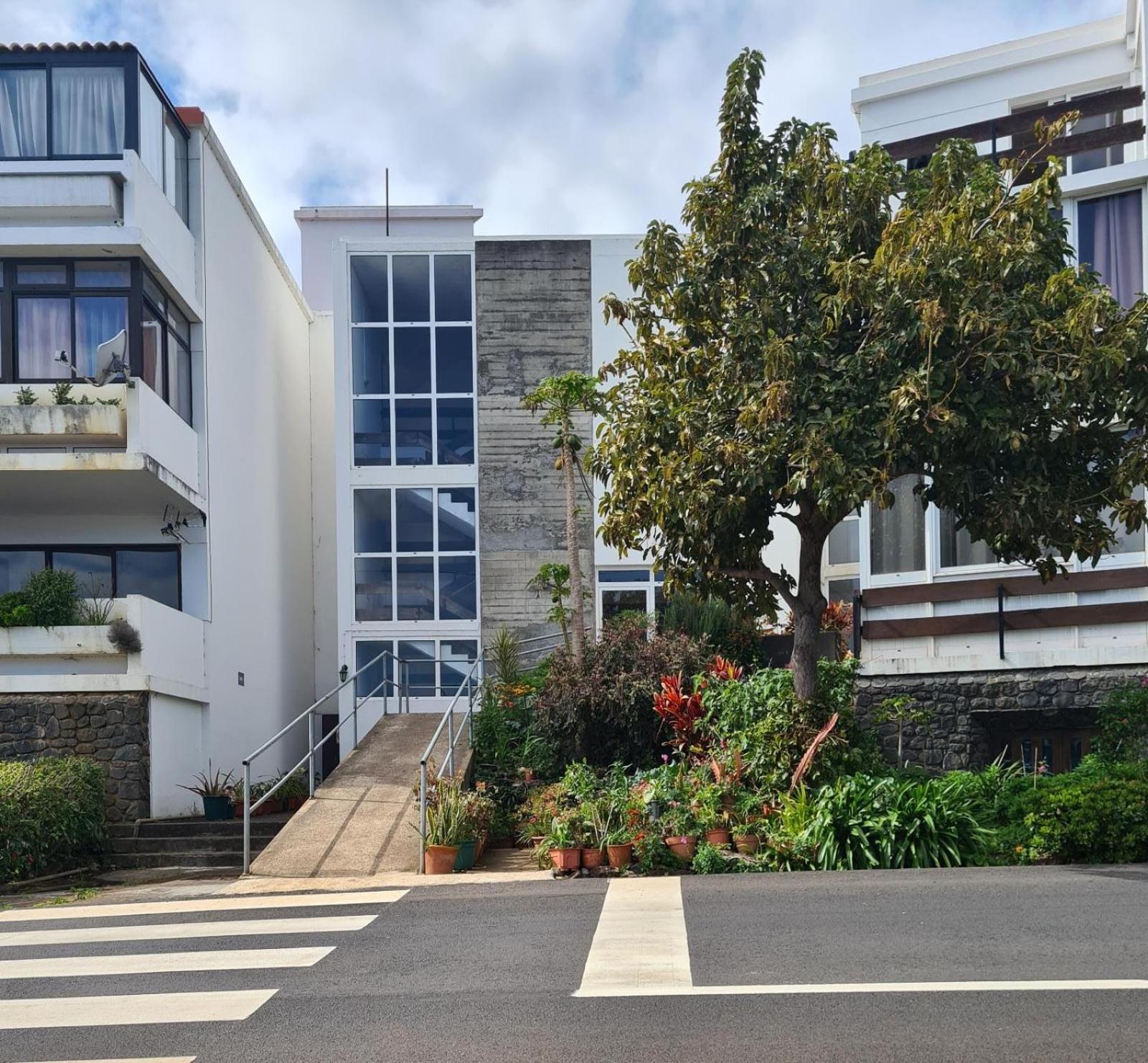 Hotel Desertas View Apartment - Image 1