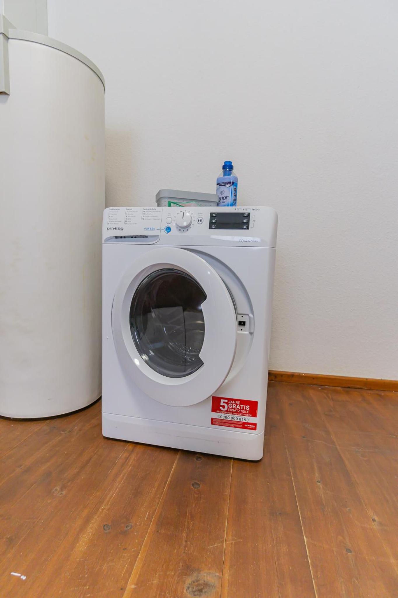 Exklusive Stadtvilla-190qm- Parkplatz- 3Schlafzimmer- 2 Bäder- Netflix- Waschmaschine- 4 Etagen-nähe Theater
