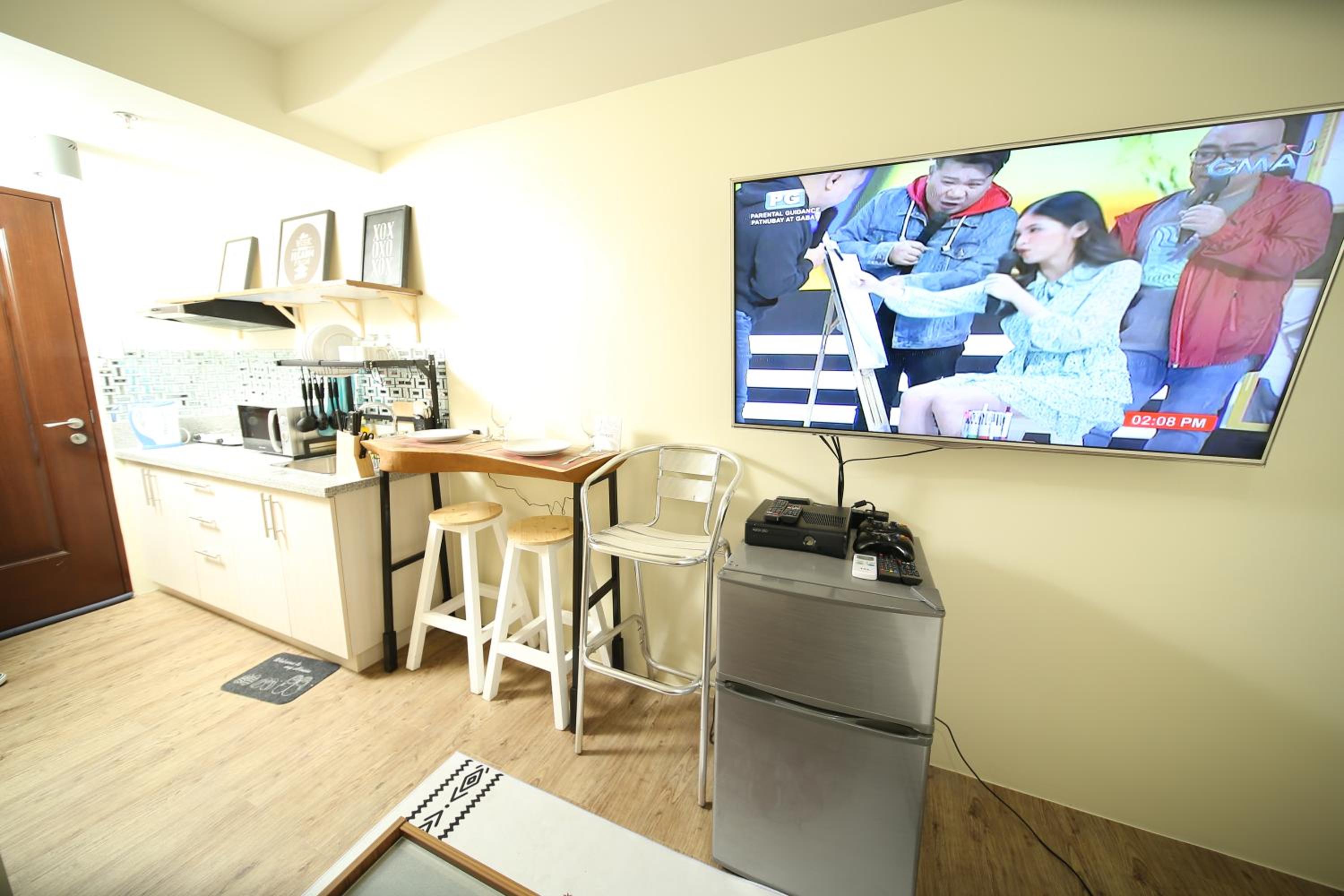 A2J Executive Studio Suite Near Enchanted Kingdom view 3